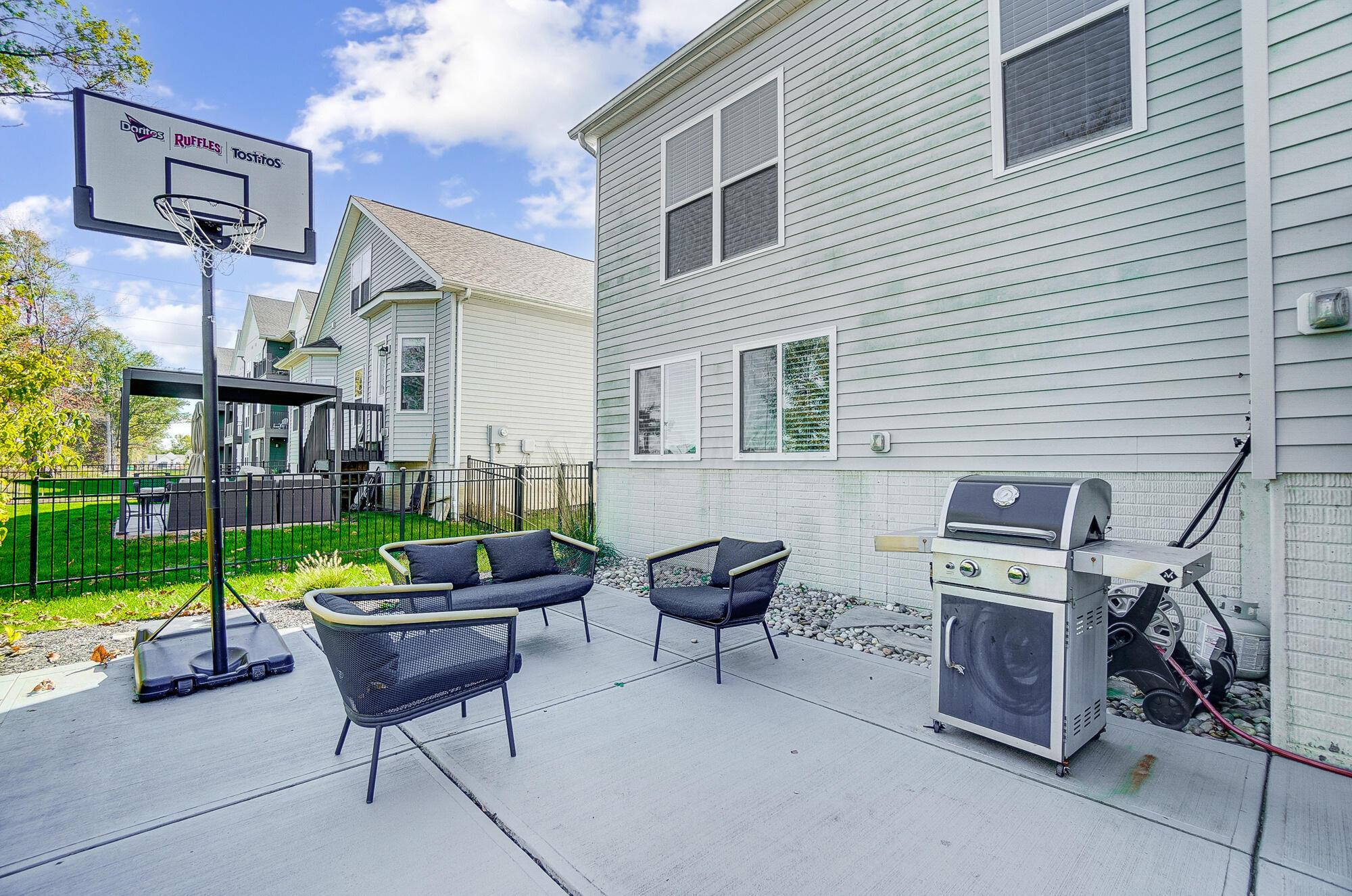 6262 Gilmer Way