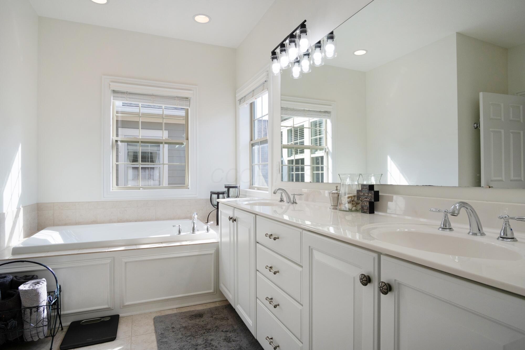 6701 Hobbs Landing Drive E, 16