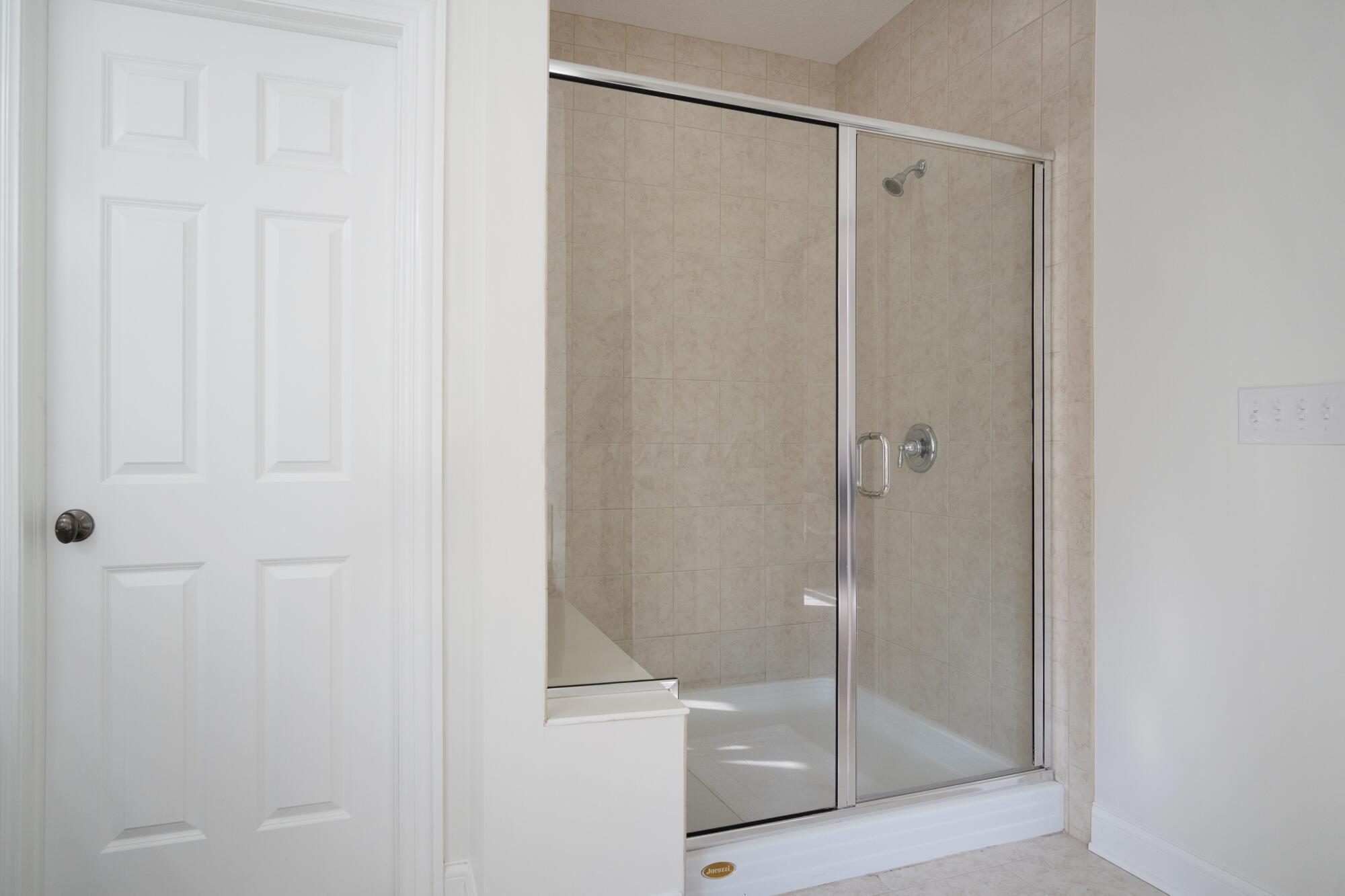 6701 Hobbs Landing Drive E, 16