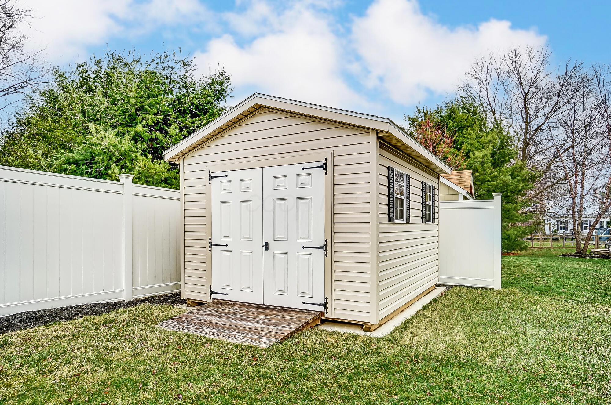 82 E Cuyuga Drive