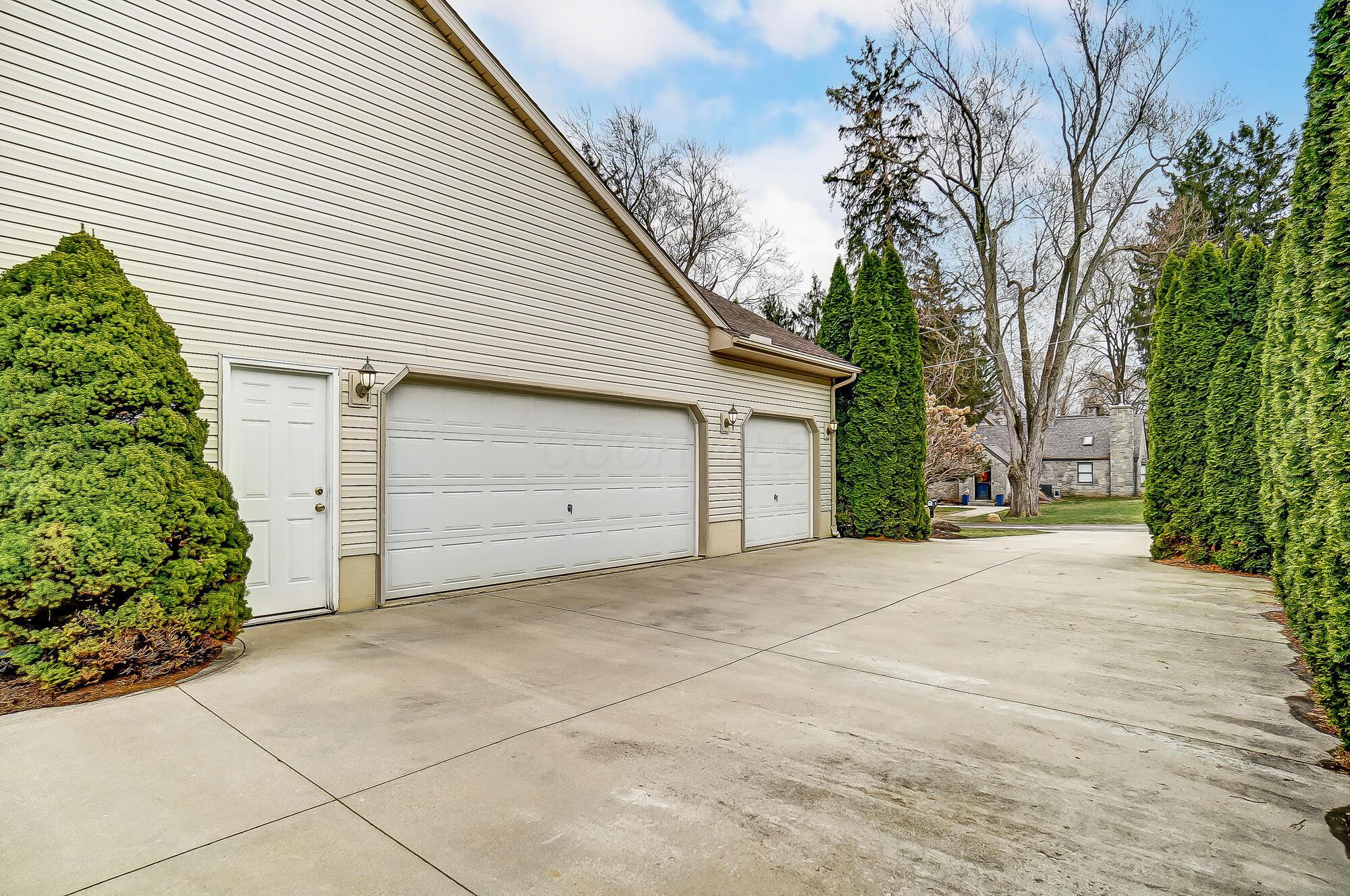 82 E Cuyuga Drive