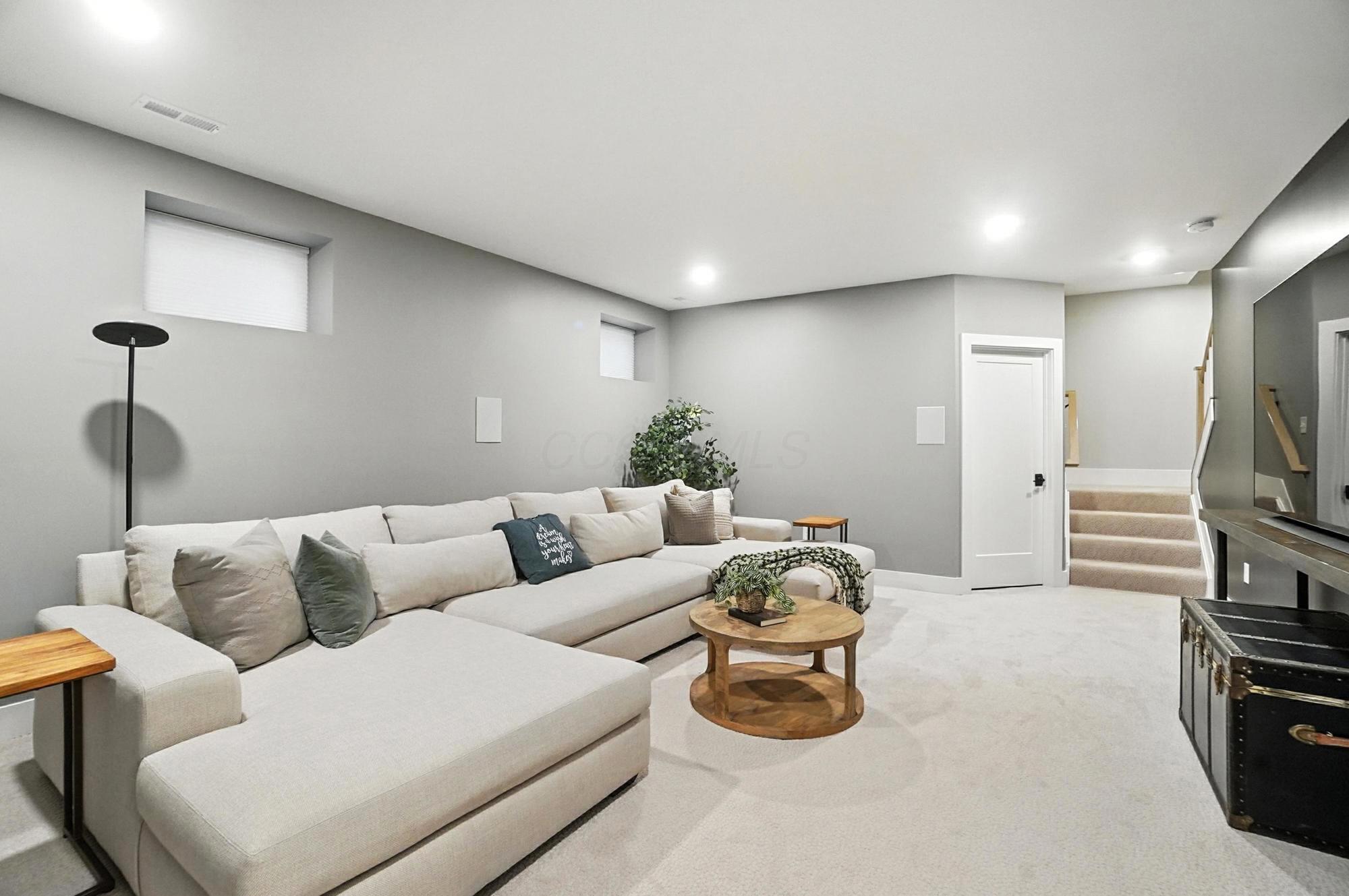 1068 Edgehill Road