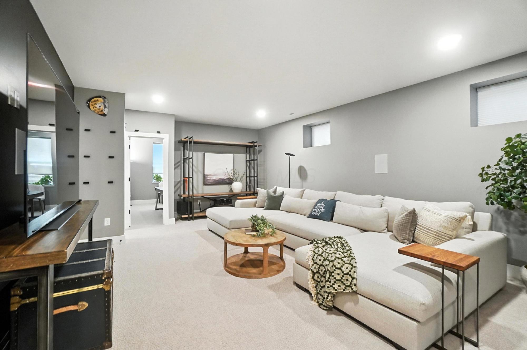 1068 Edgehill Road