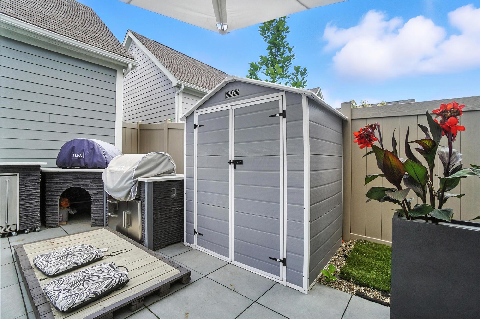 1068 Edgehill Road