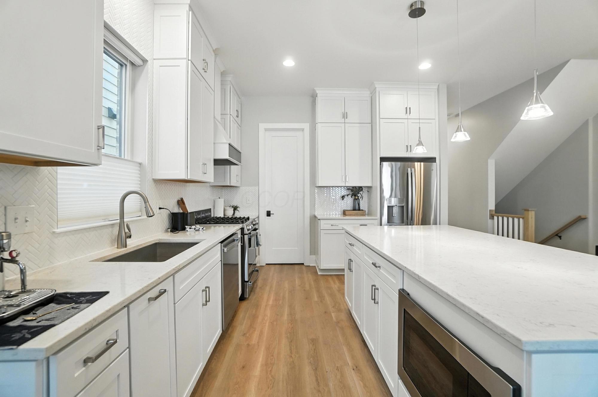 1068 Edgehill Road