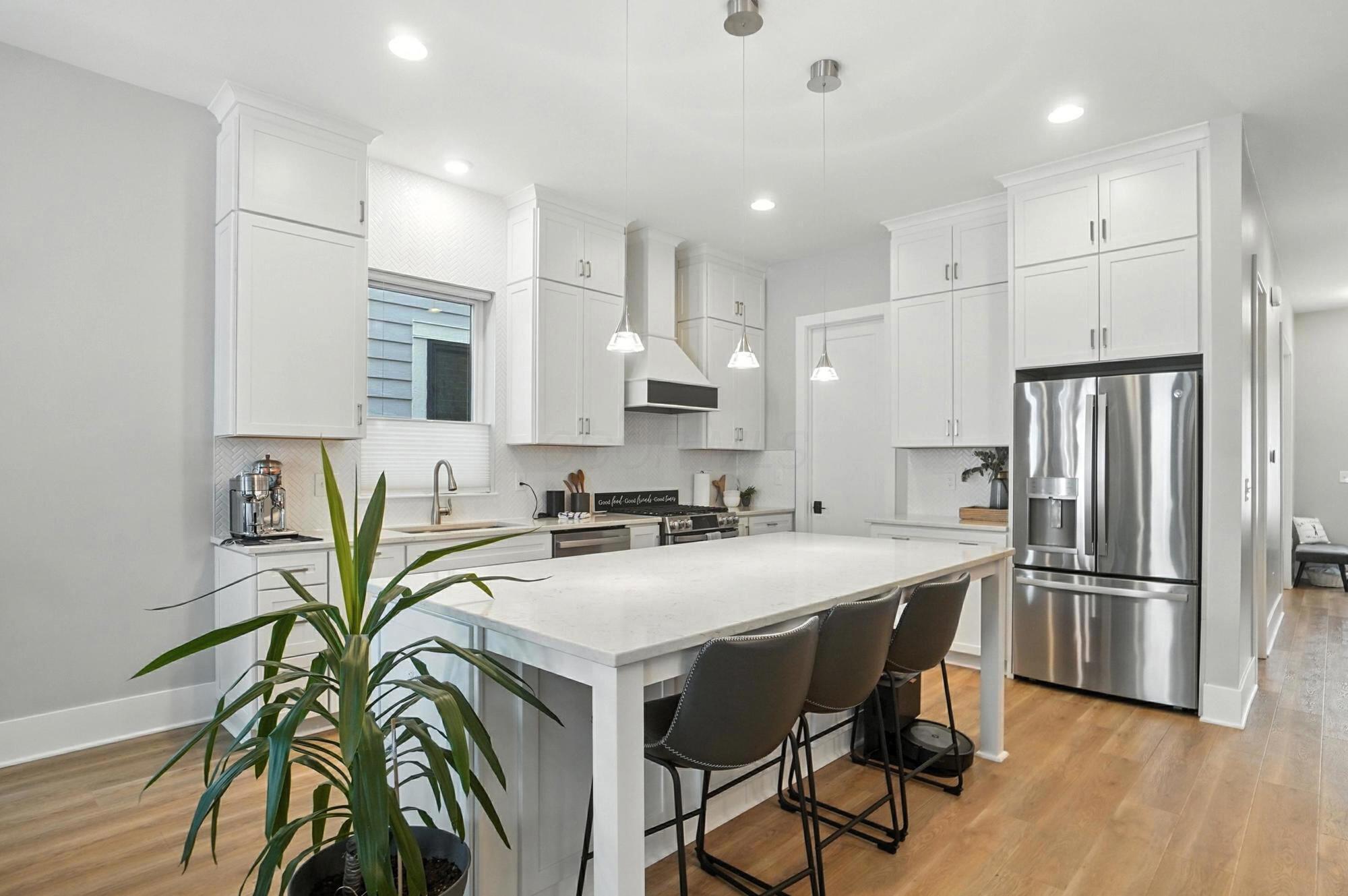 1068 Edgehill Road