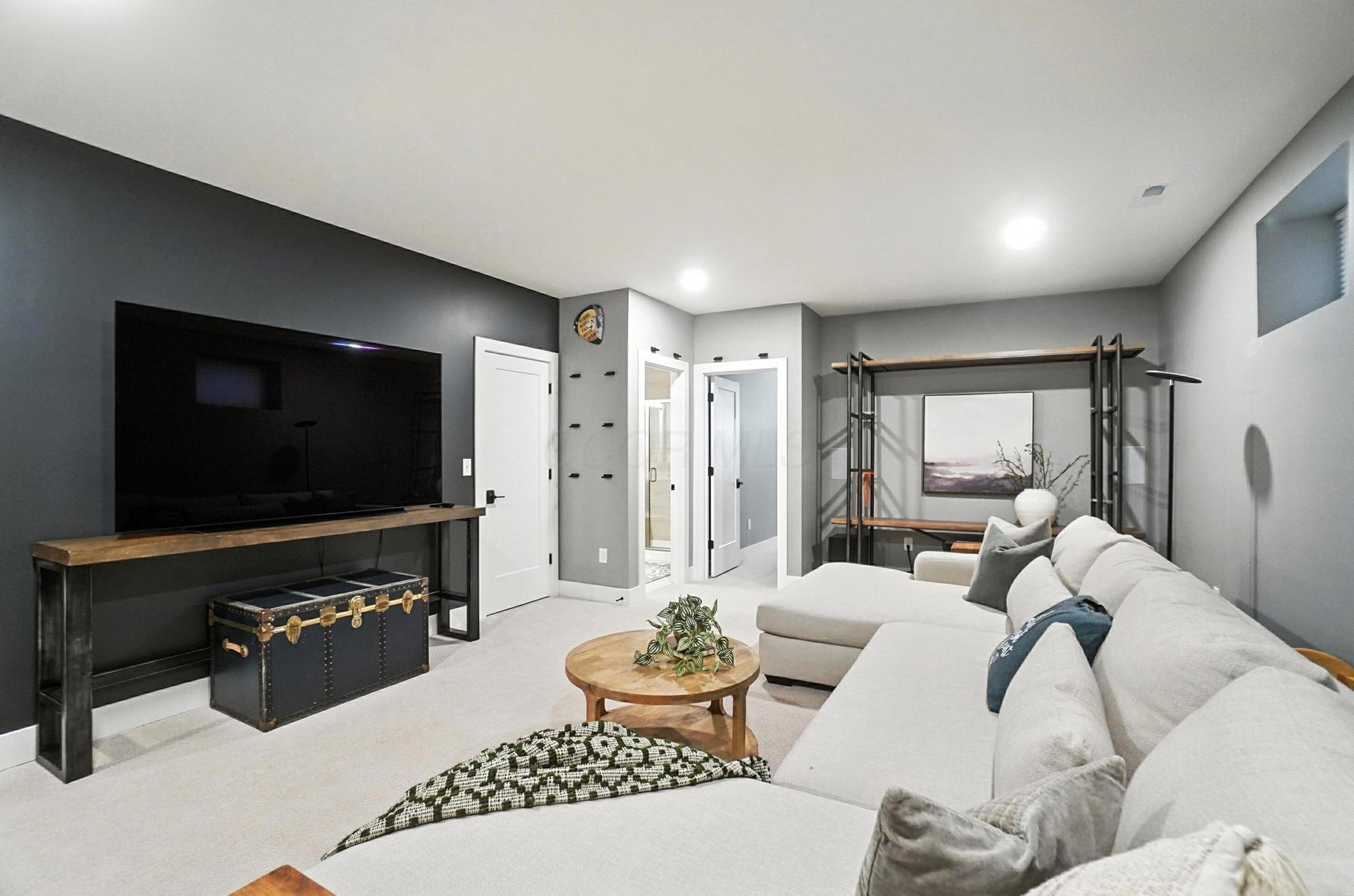 1068 Edgehill Road