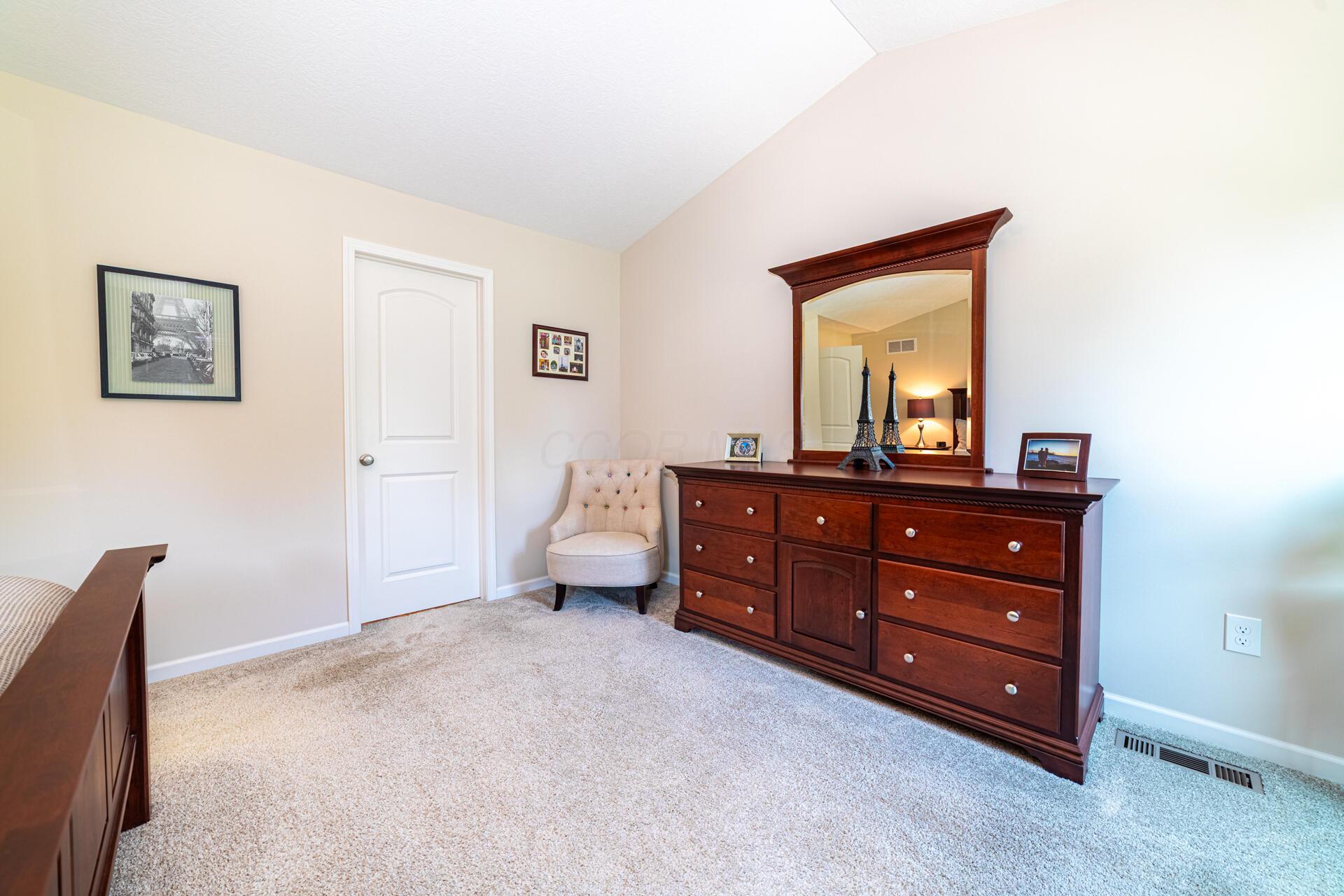 6374 Johnnycake Lane