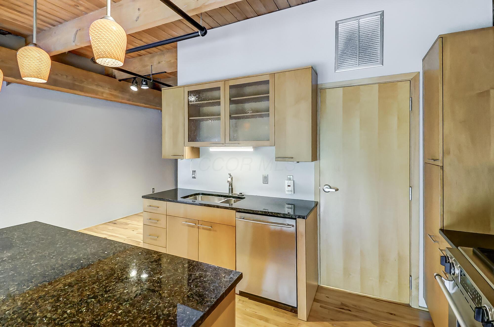 448 W Nationwide Boulevard, 303
