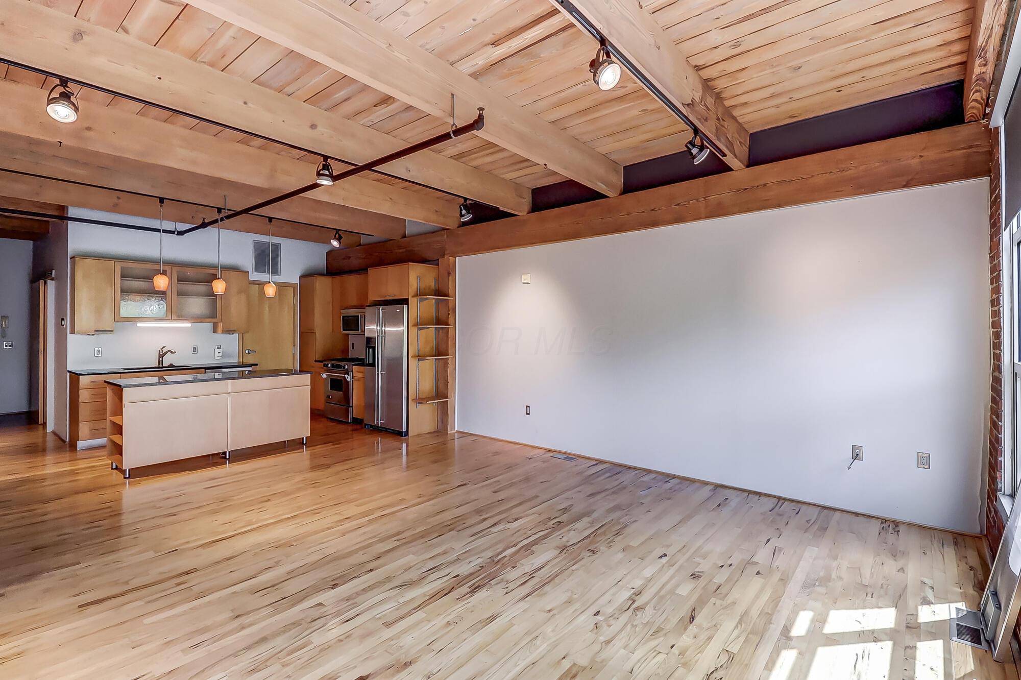 448 W Nationwide Boulevard, 303