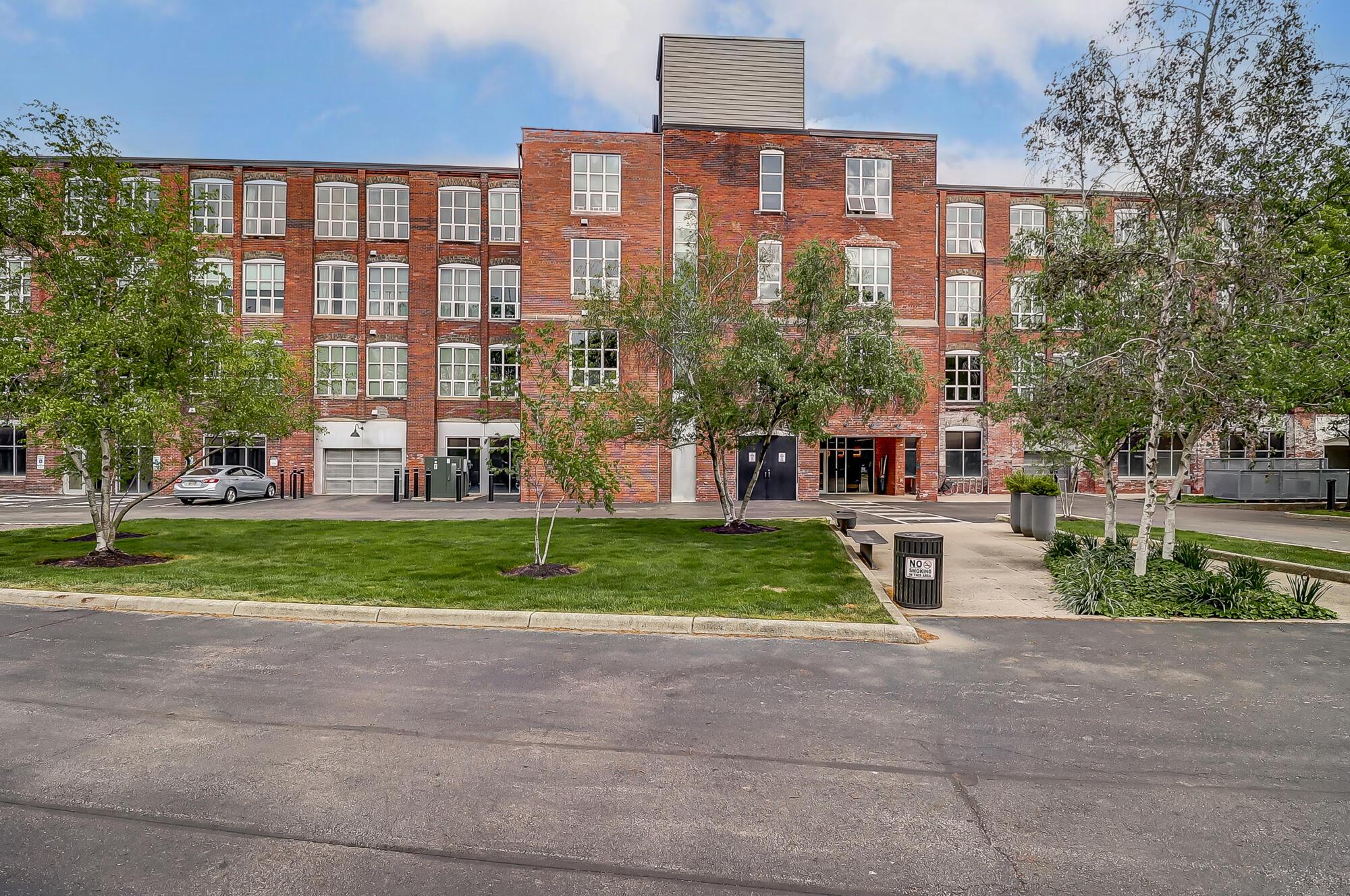 448 W Nationwide Boulevard, 303