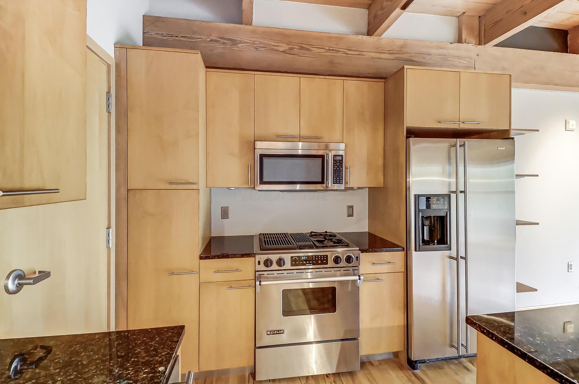 448 W Nationwide Boulevard, 303
