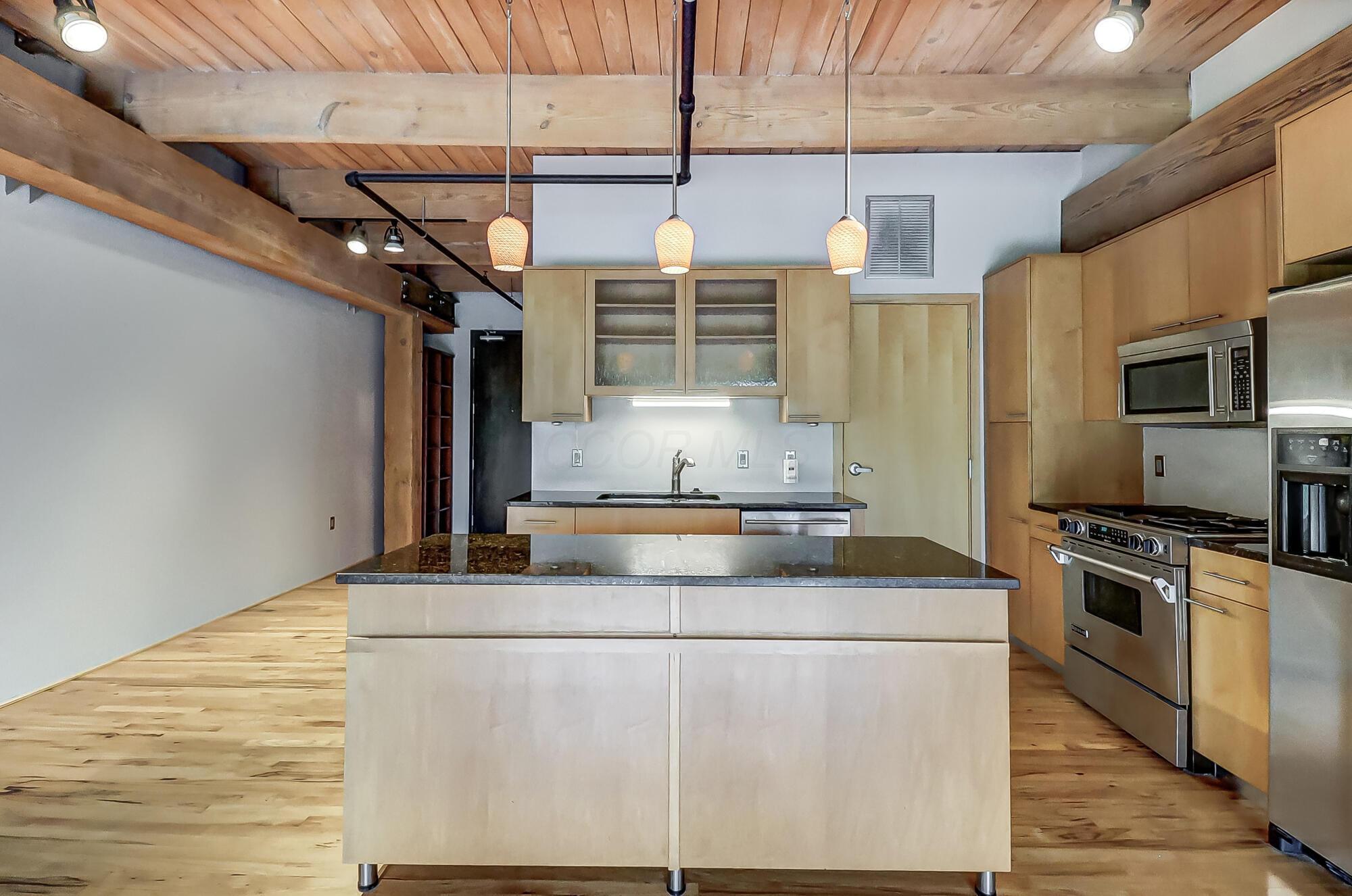 448 W Nationwide Boulevard, 303