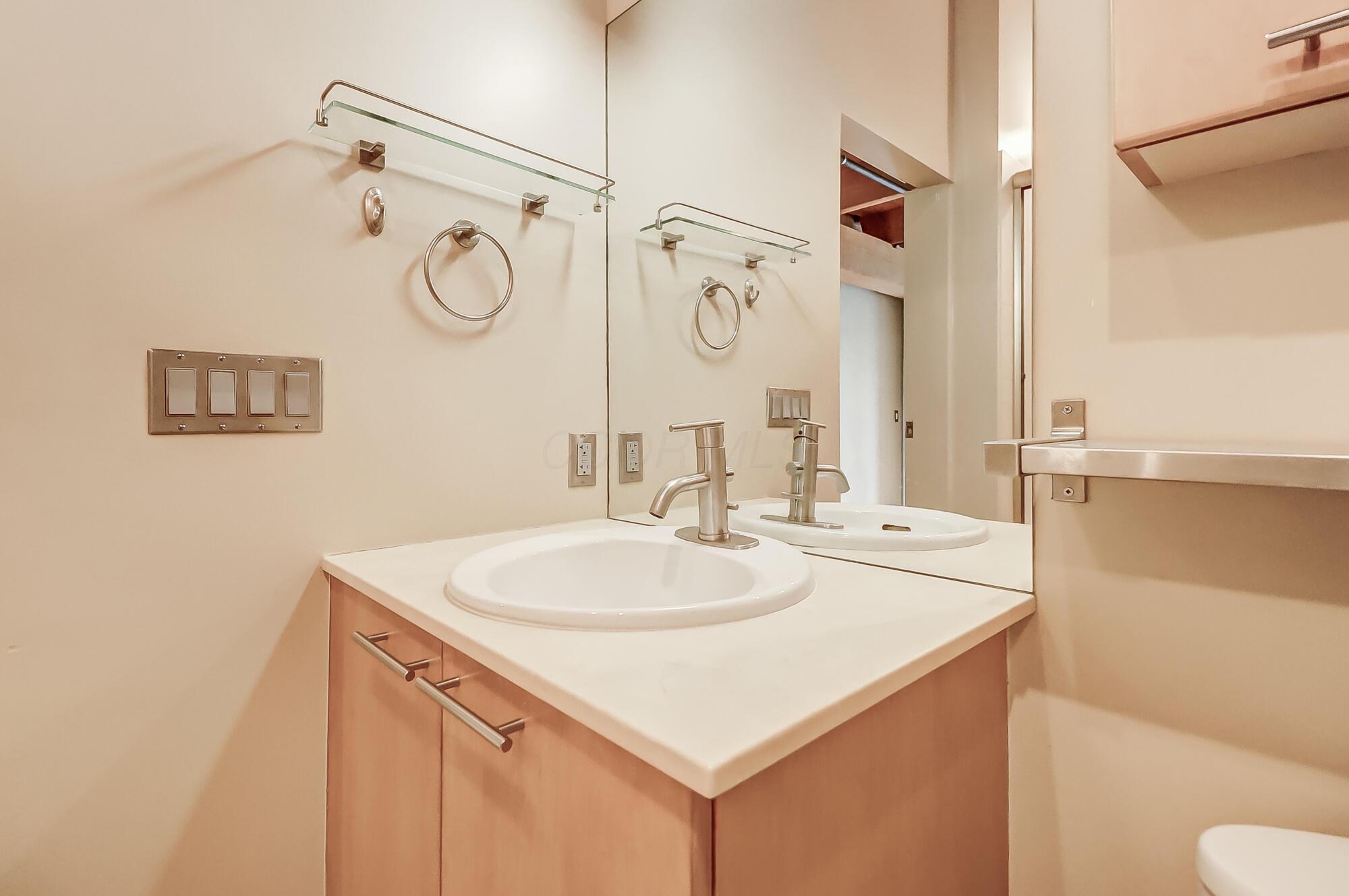 448 W Nationwide Boulevard, 303