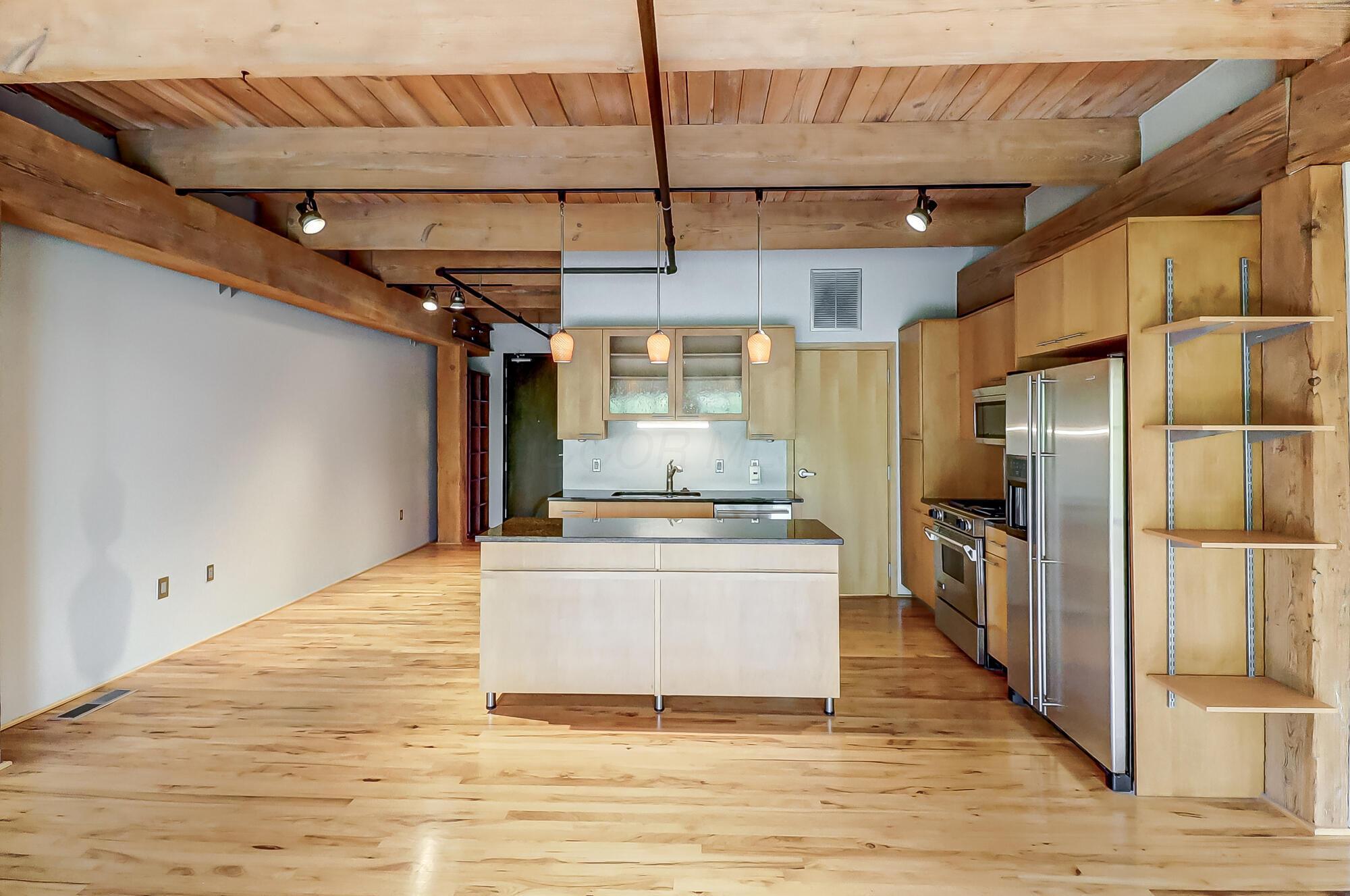 448 W Nationwide Boulevard, 303