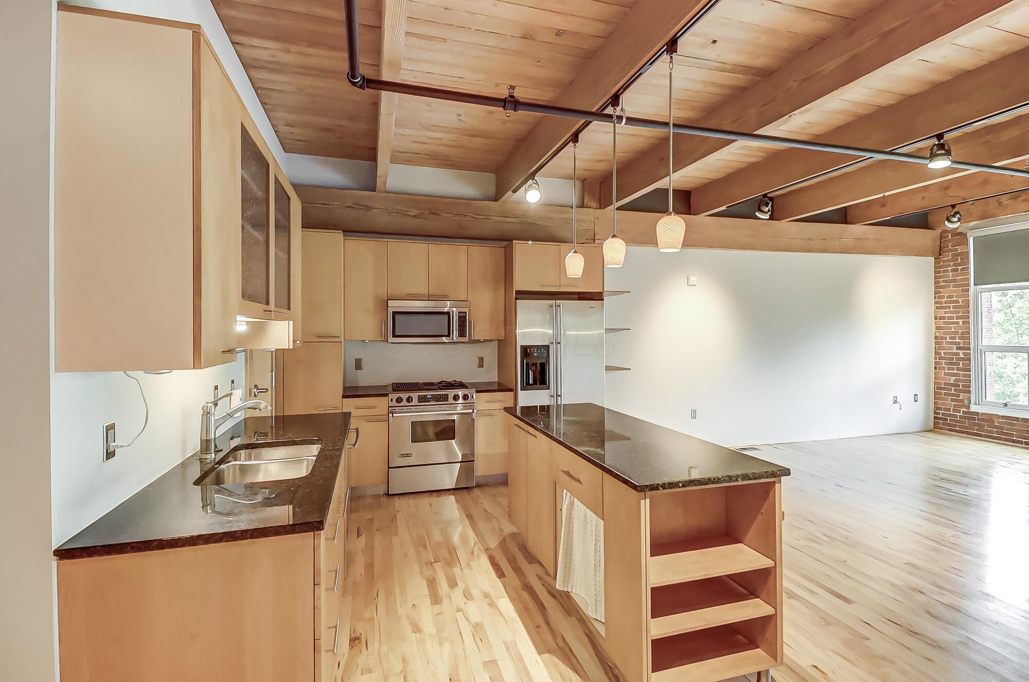 448 W Nationwide Boulevard, 303