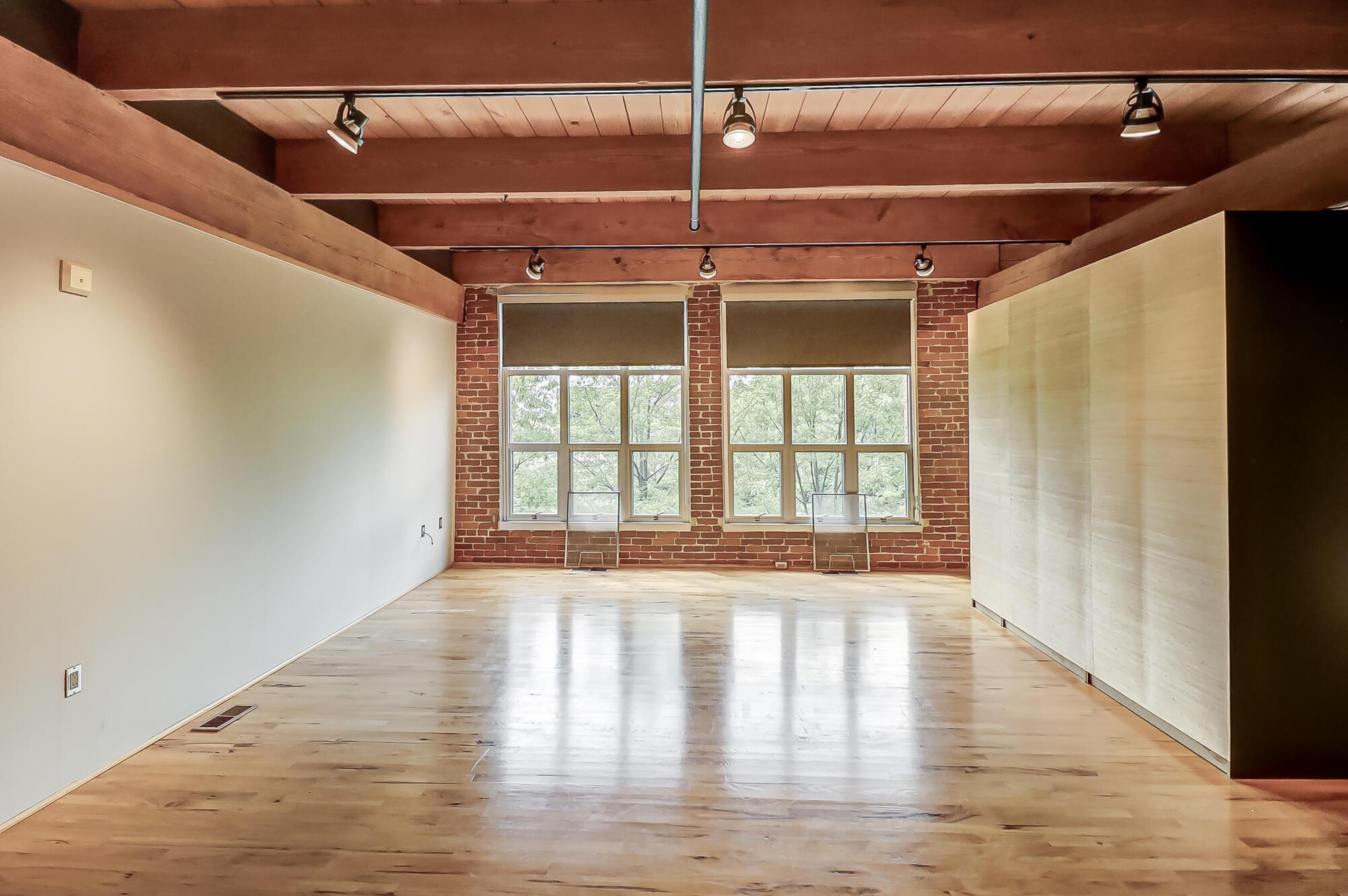 448 W Nationwide Boulevard, 303