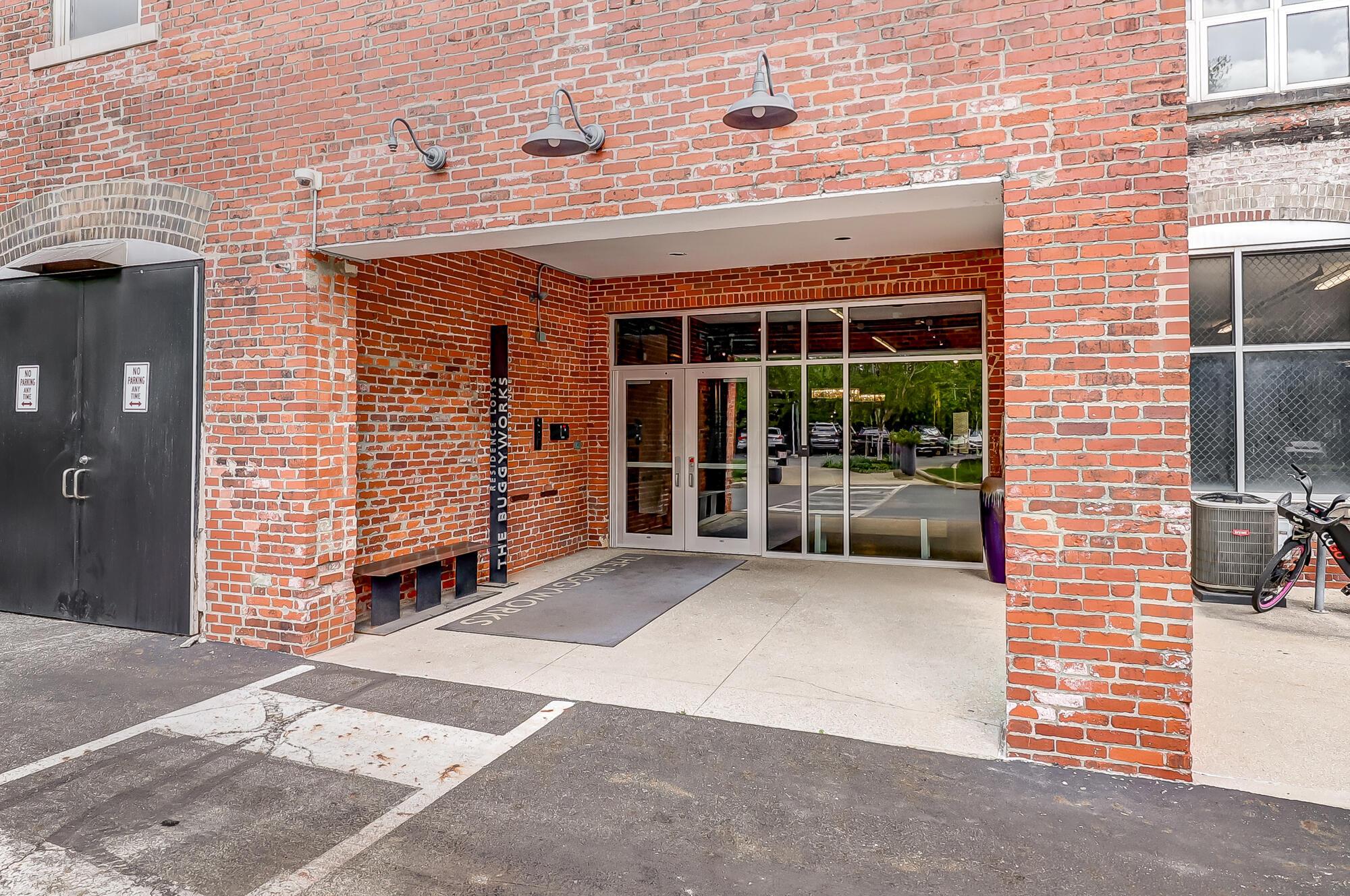 448 W Nationwide Boulevard, 303