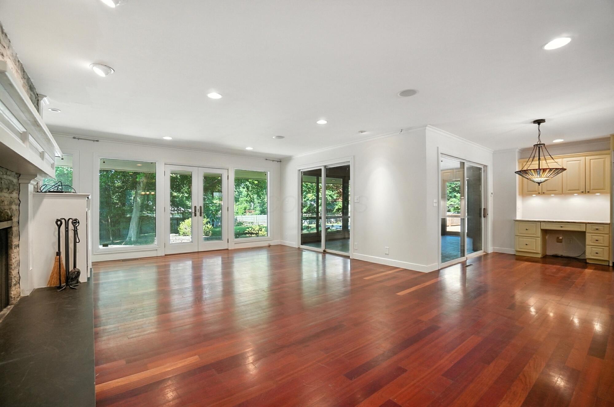 3885 Woodbridge Road