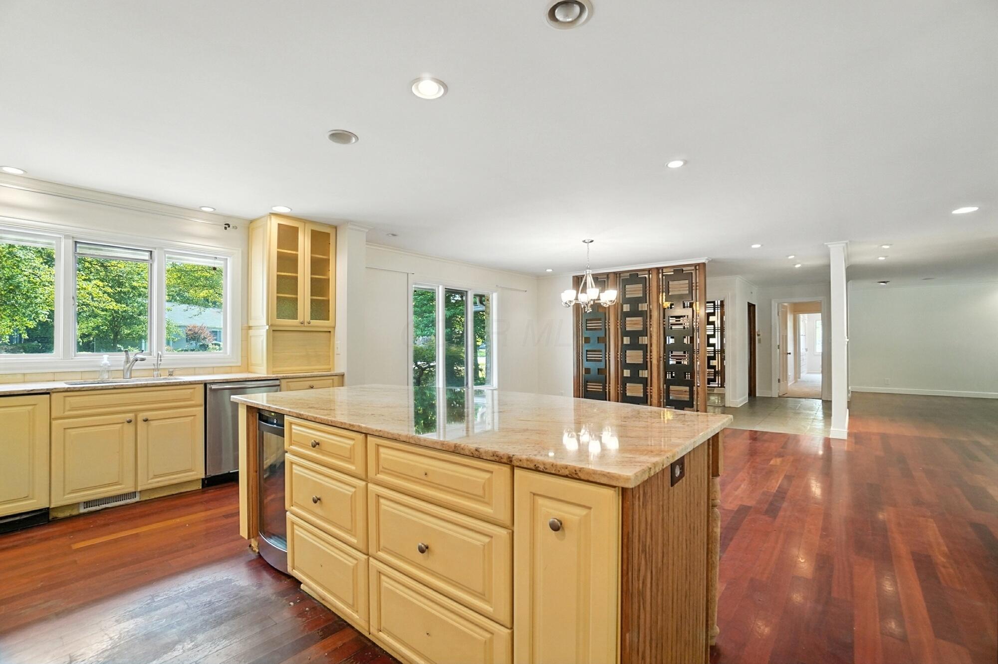 3885 Woodbridge Road