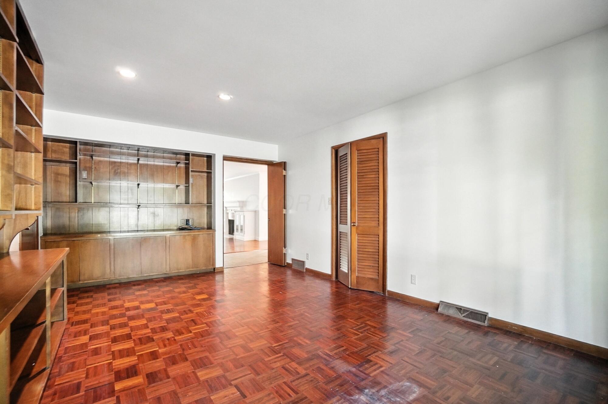 3885 Woodbridge Road