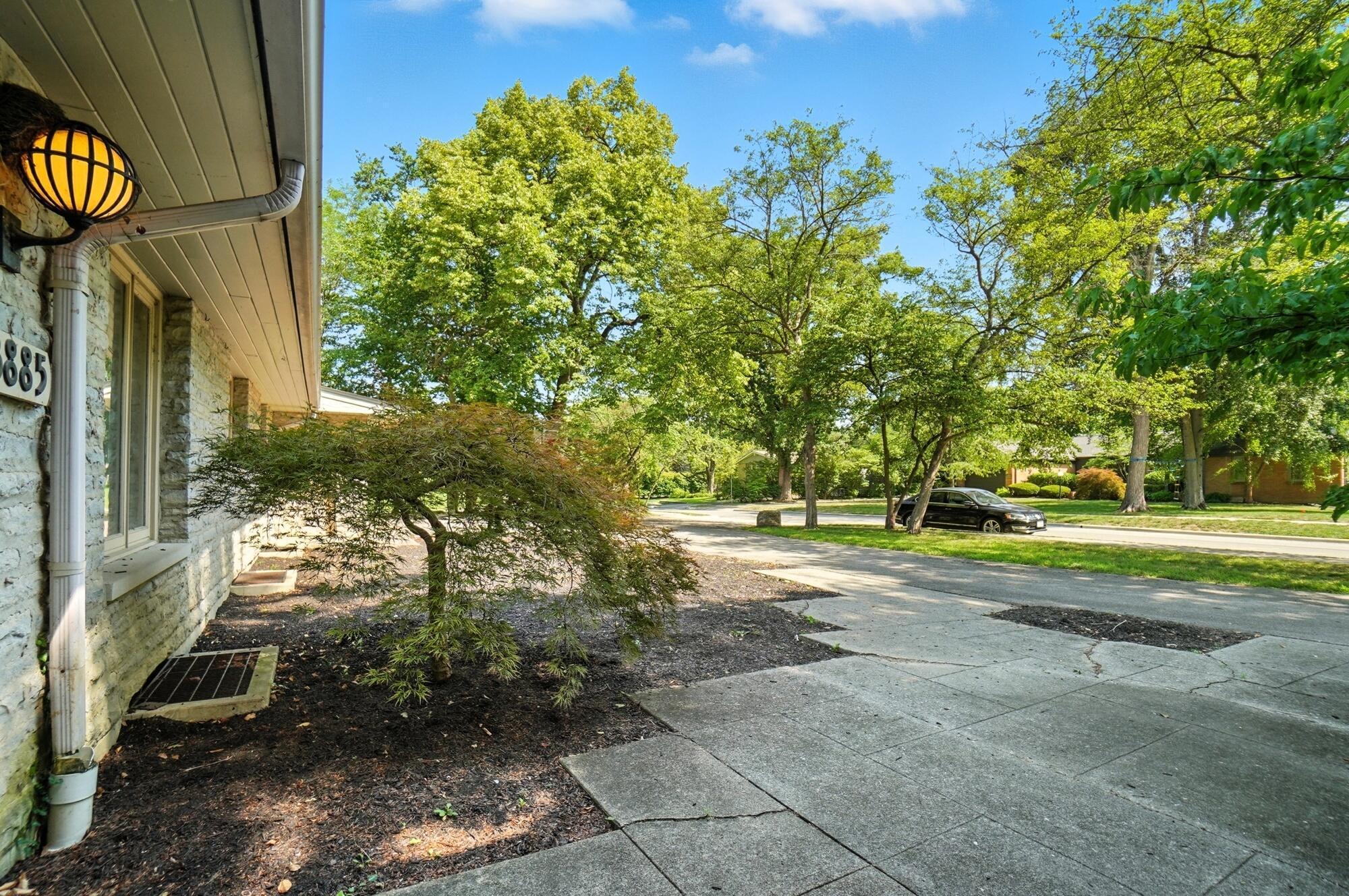 3885 Woodbridge Road