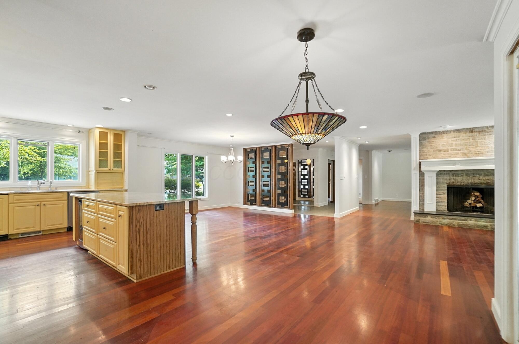 3885 Woodbridge Road