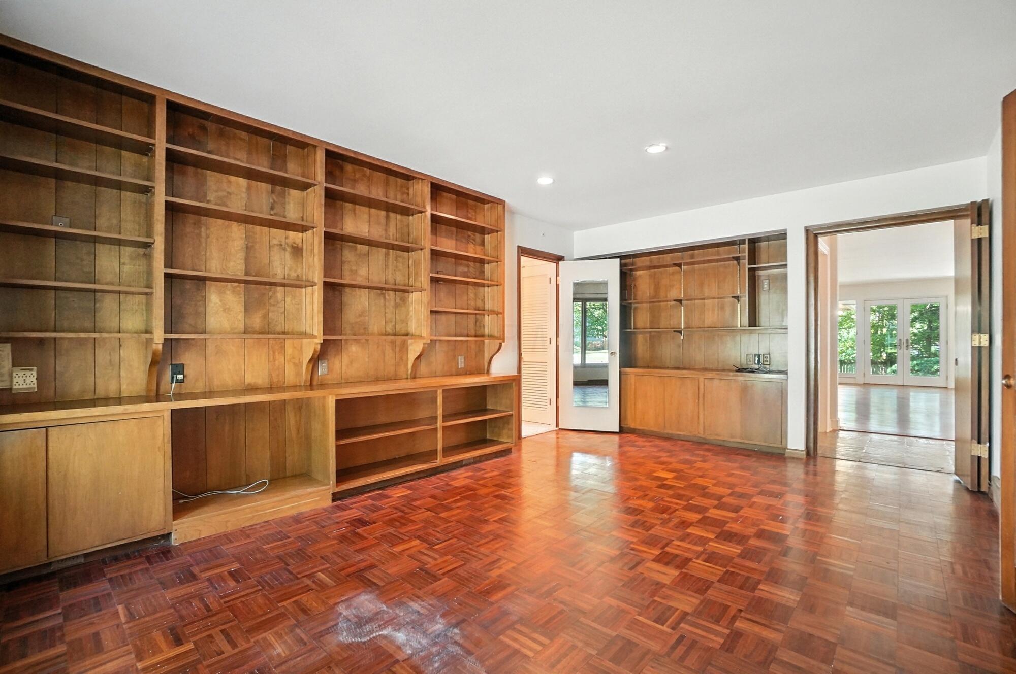 3885 Woodbridge Road