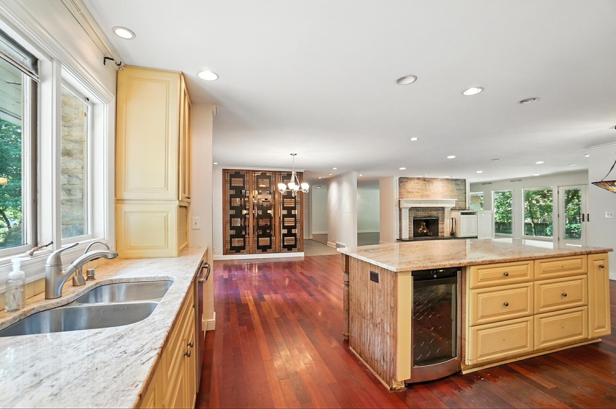 3885 Woodbridge Road