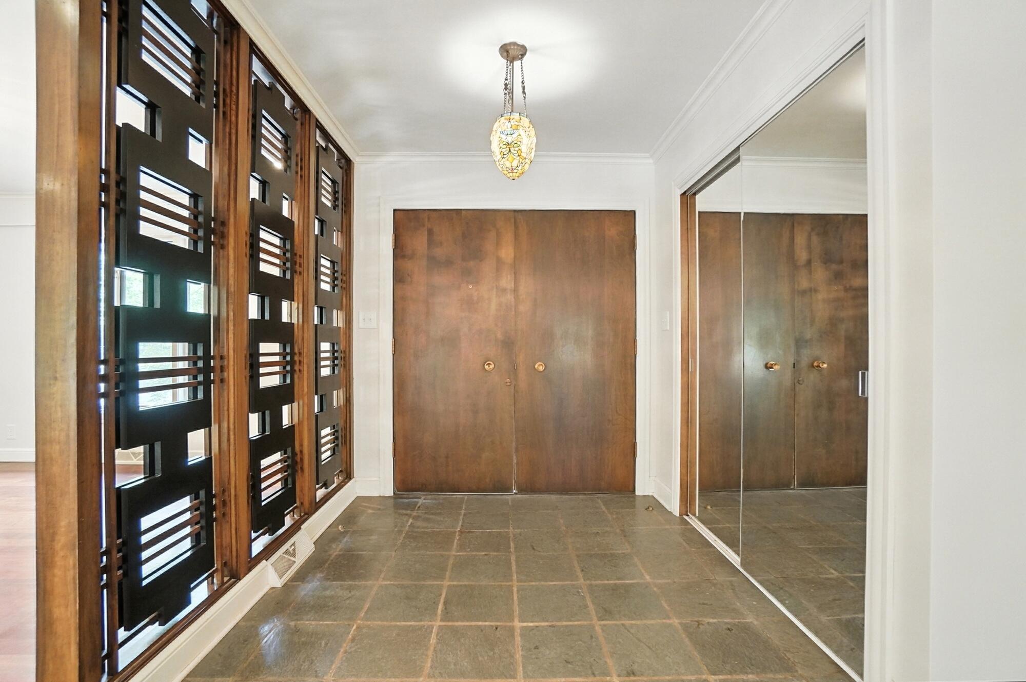 3885 Woodbridge Road