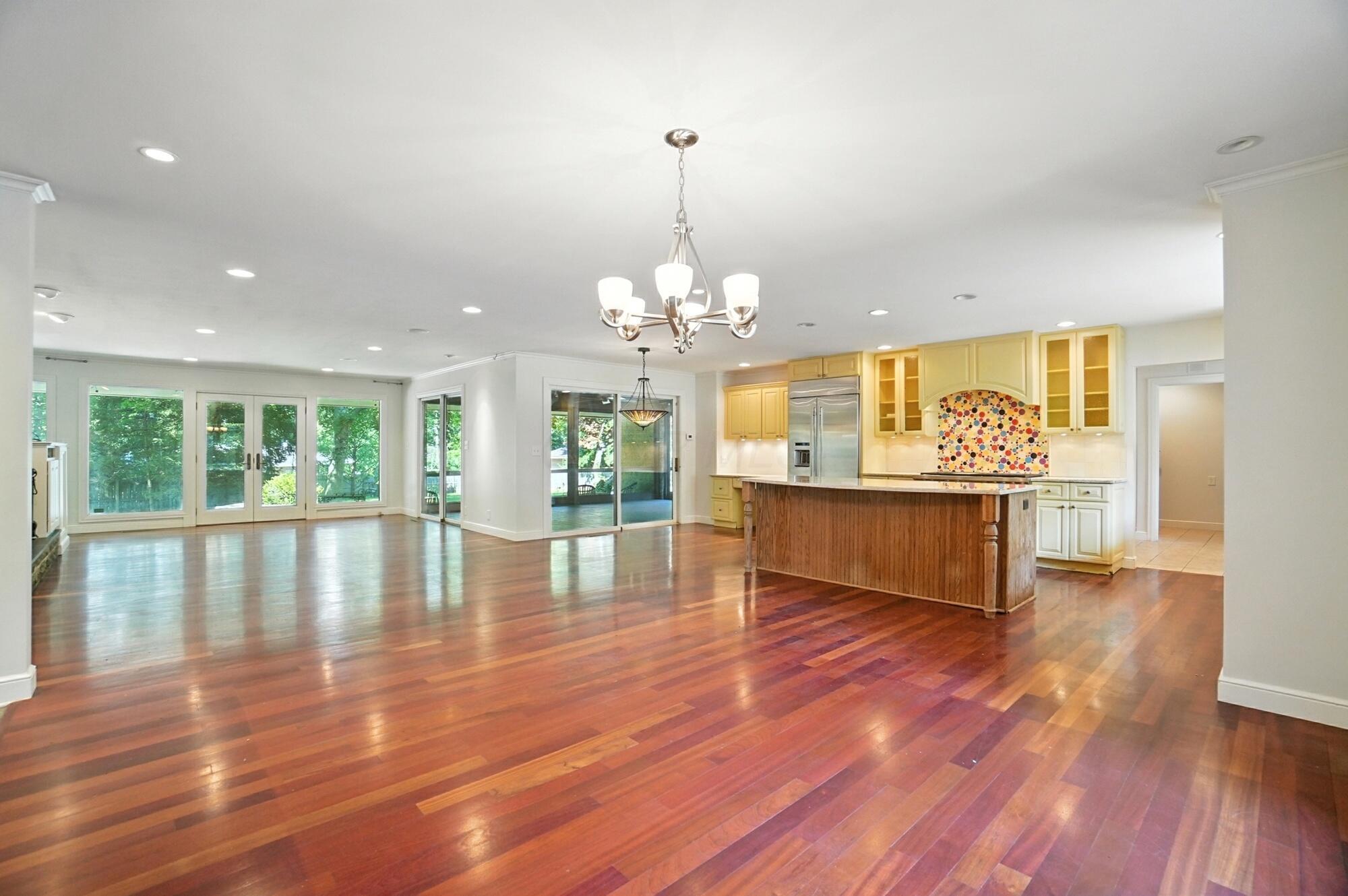 3885 Woodbridge Road