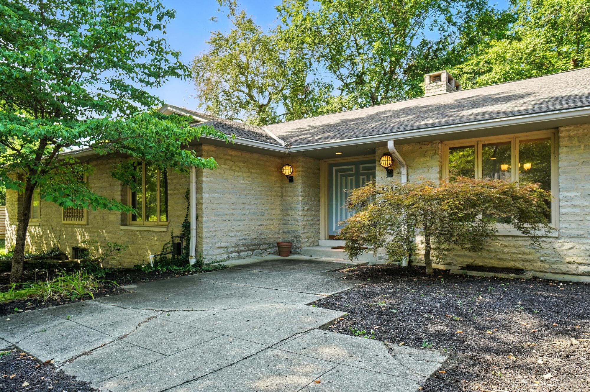 3885 Woodbridge Road