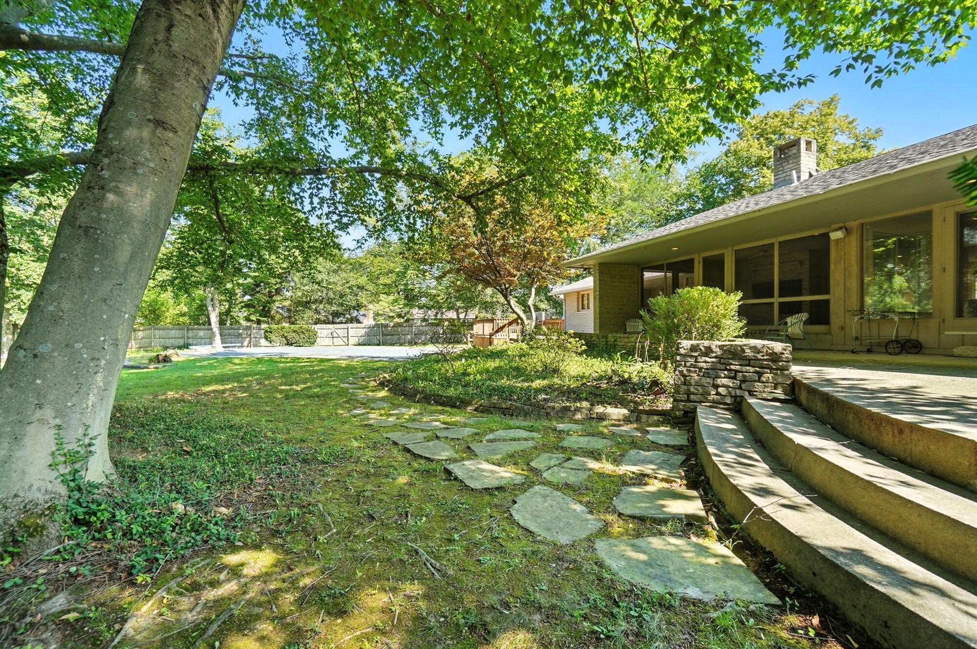 3885 Woodbridge Road