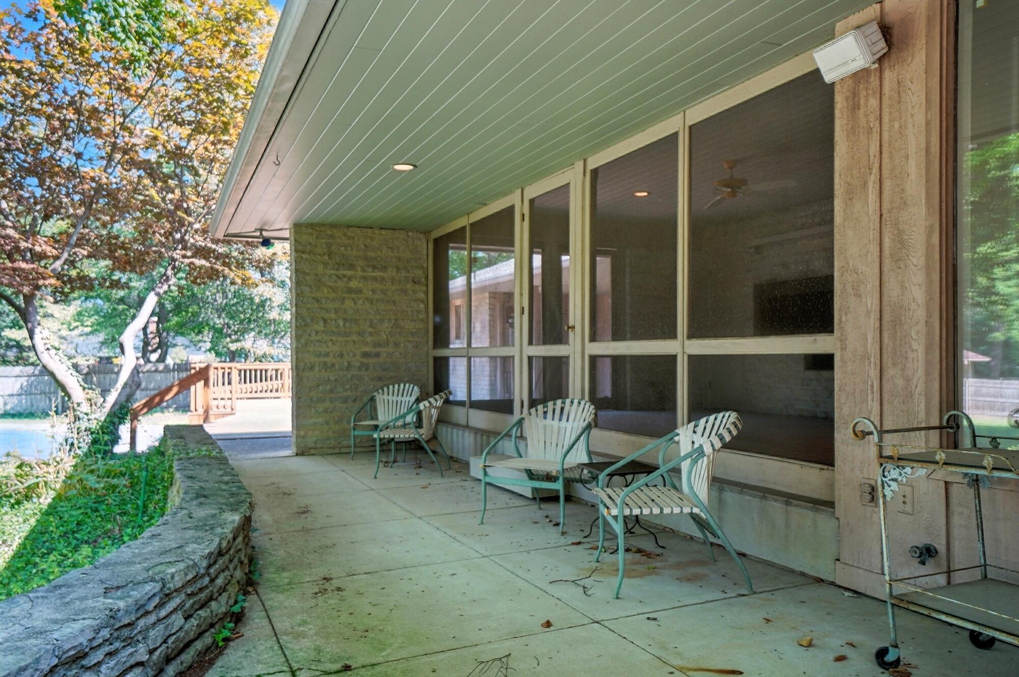 3885 Woodbridge Road