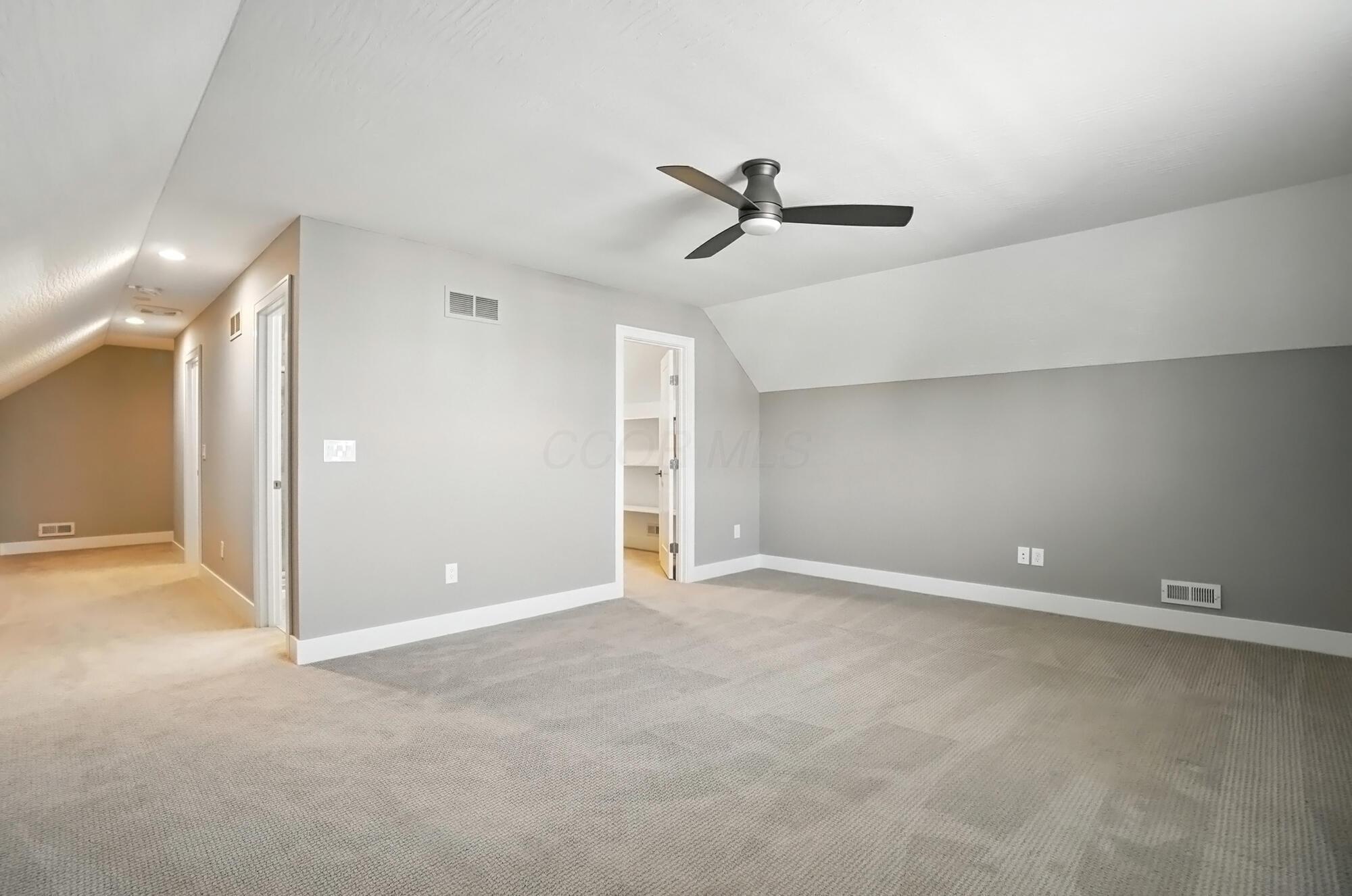 6764 Lloyd Lane, 20