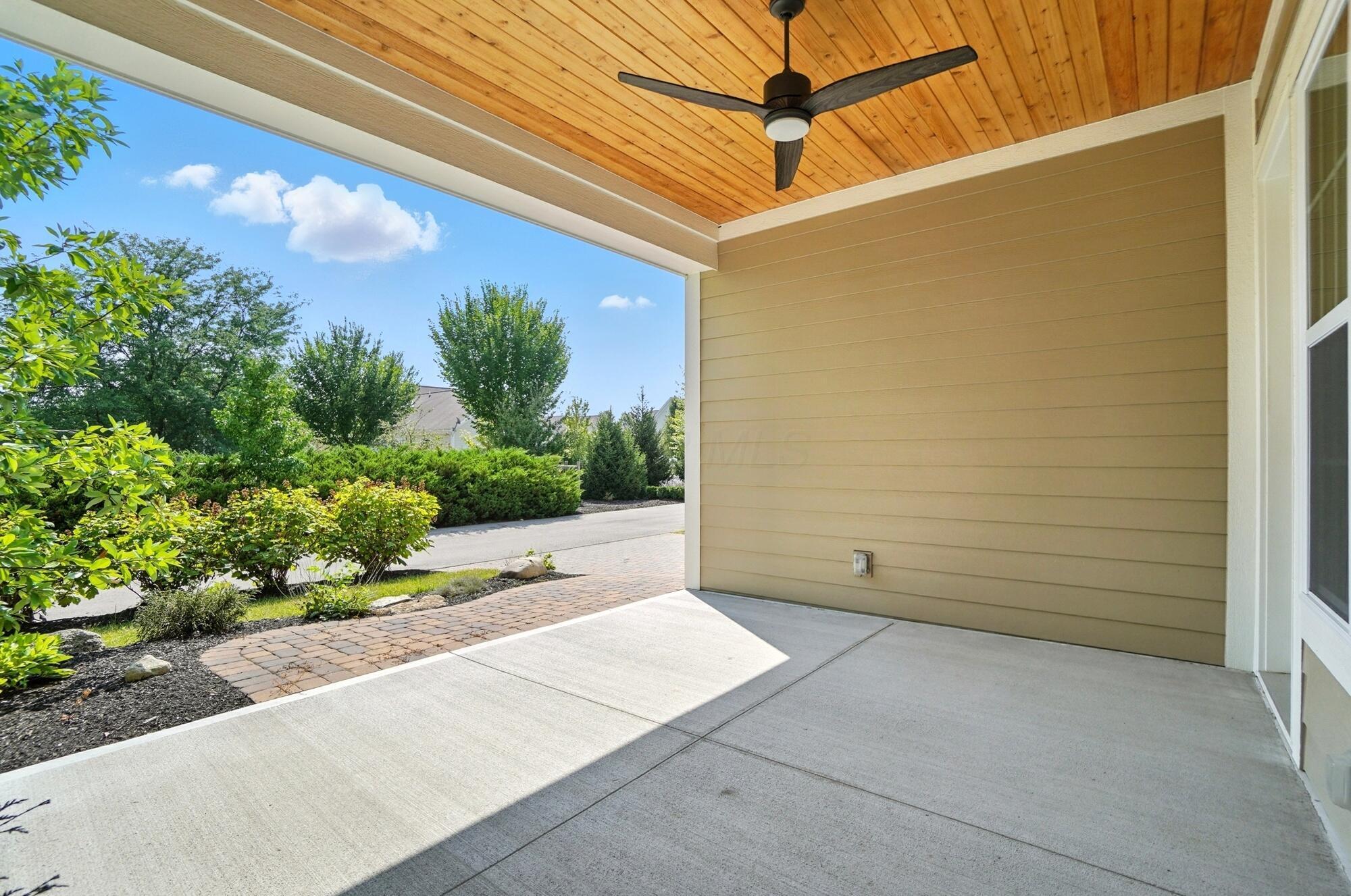 6764 Lloyd Lane, 20