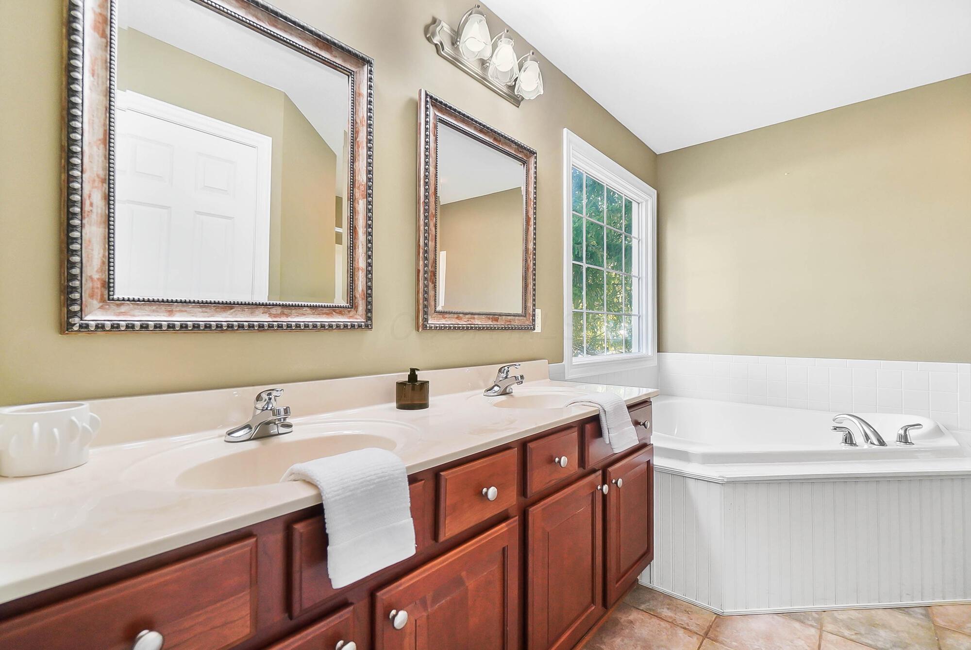 8412 Greenside Drive