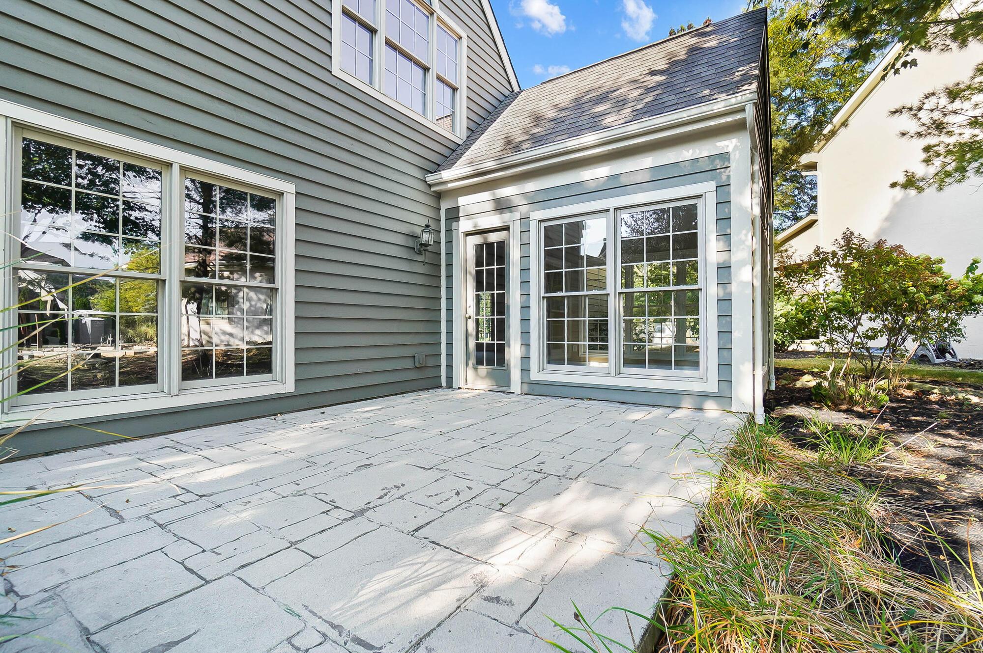 8412 Greenside Drive
