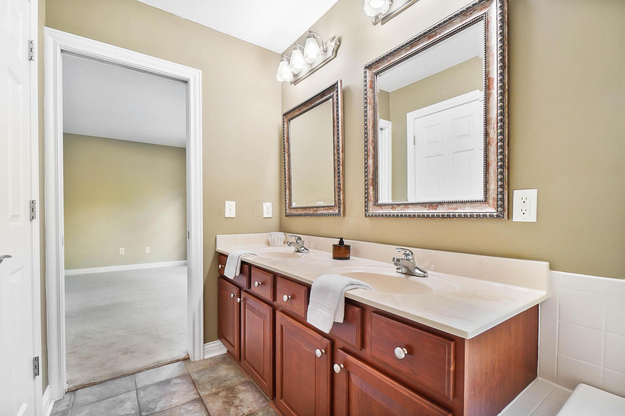 8412 Greenside Drive