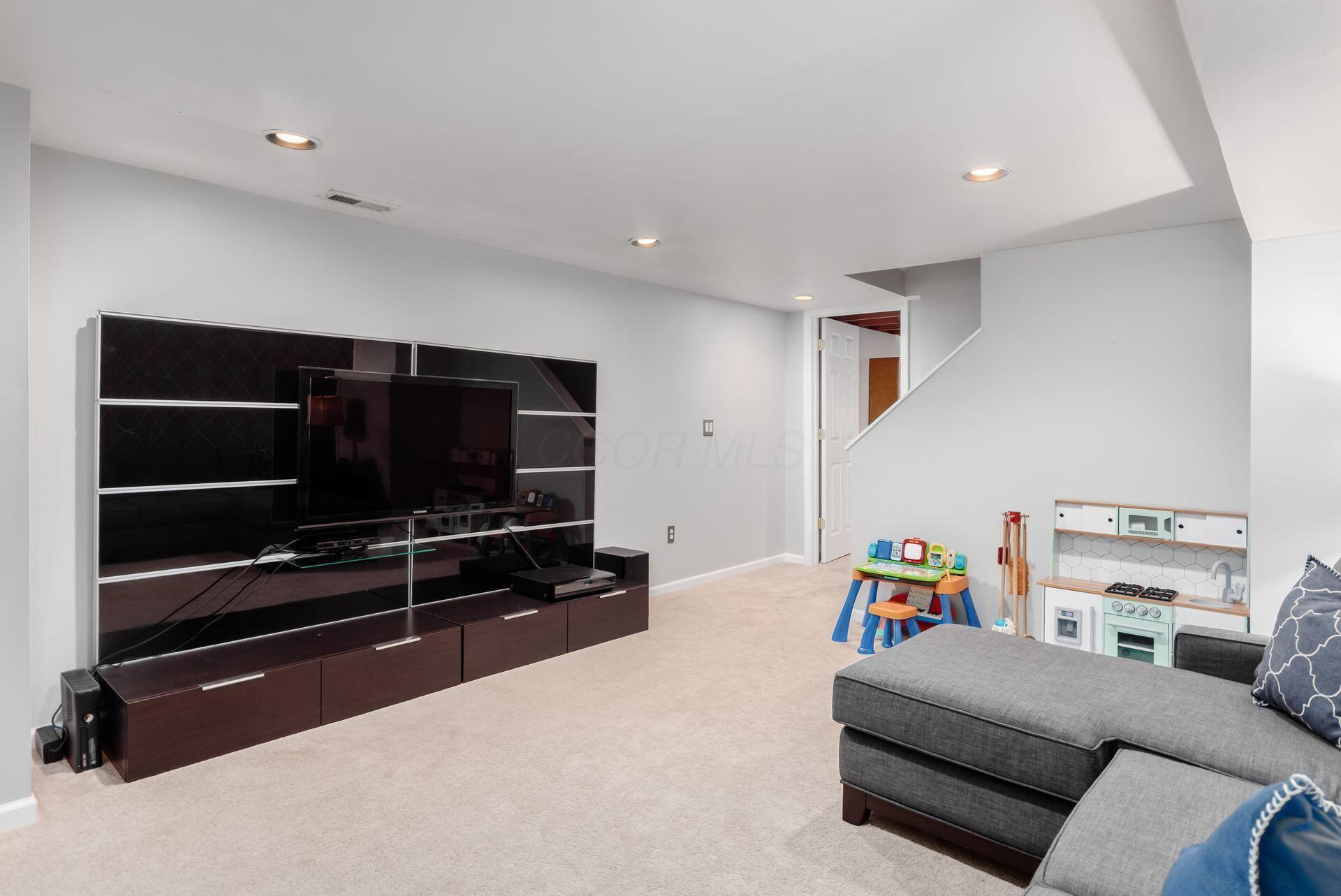 3876 Tweedsmuir Drive
