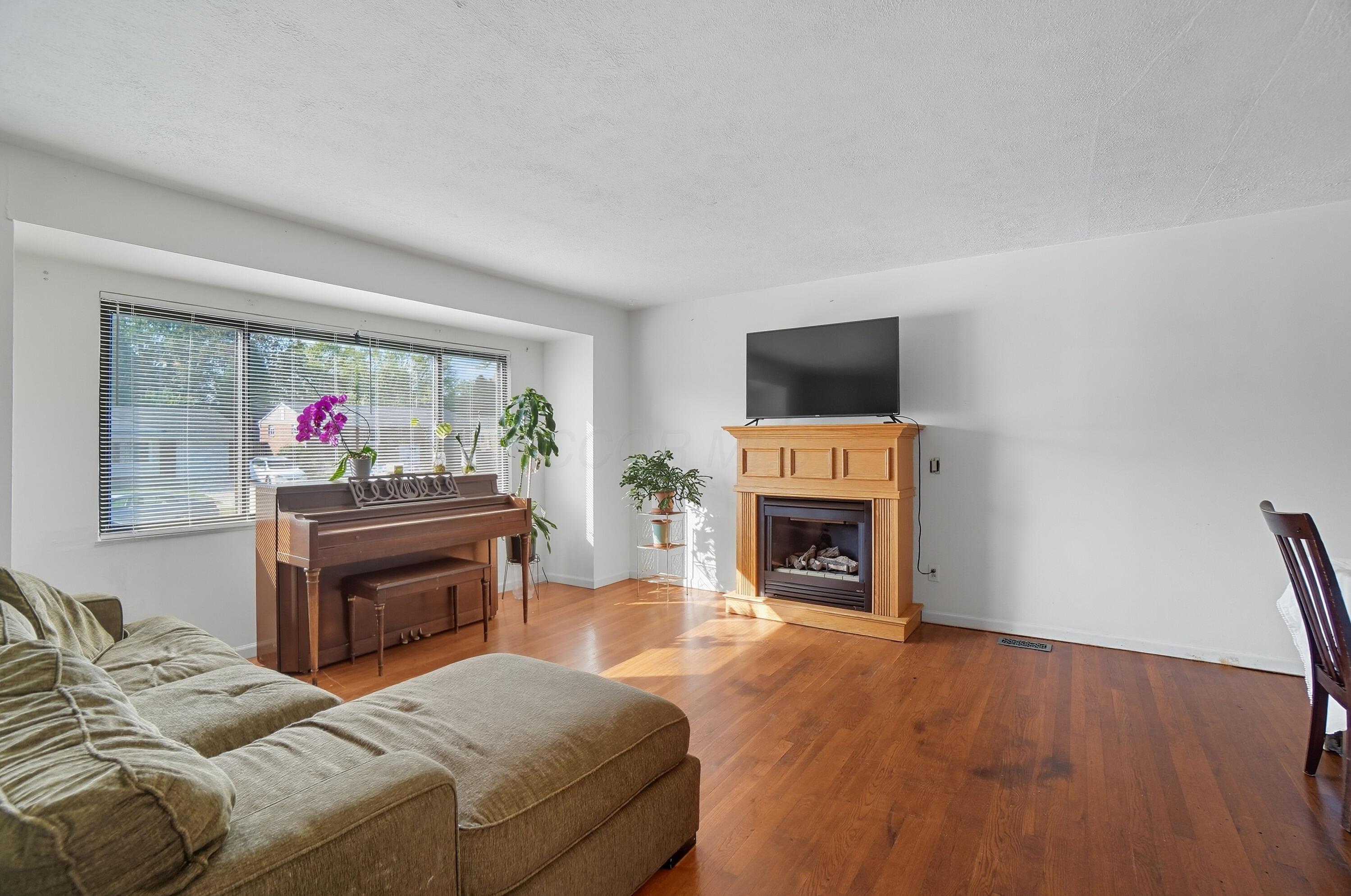 5462 Roche Drive