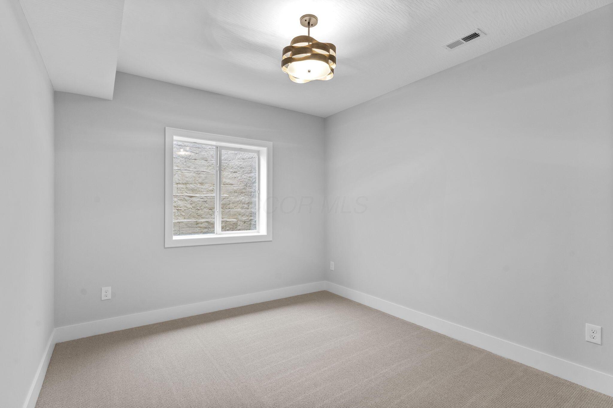 4041 Captains Circle