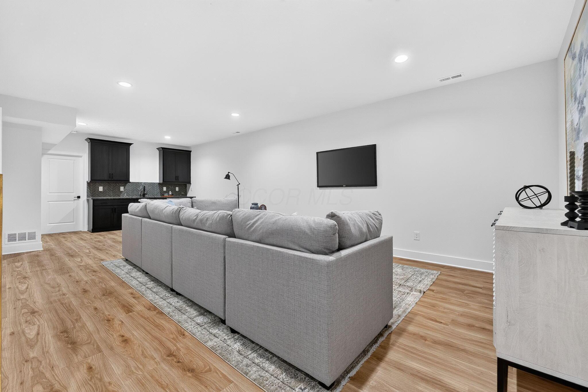 2048 Leopold Drive