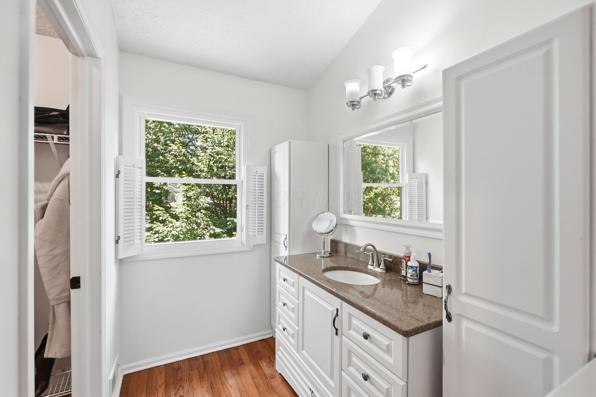 5203 Hickory Grove
