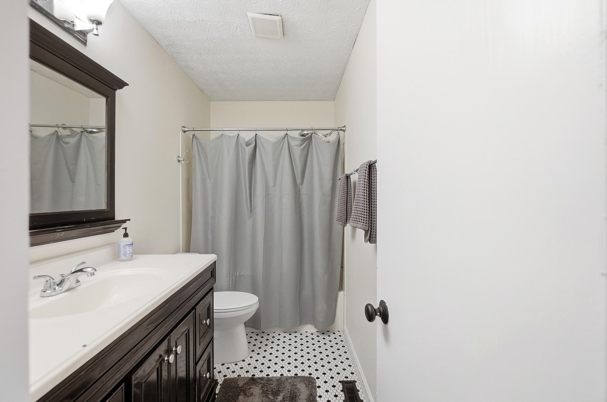 5203 Hickory Grove