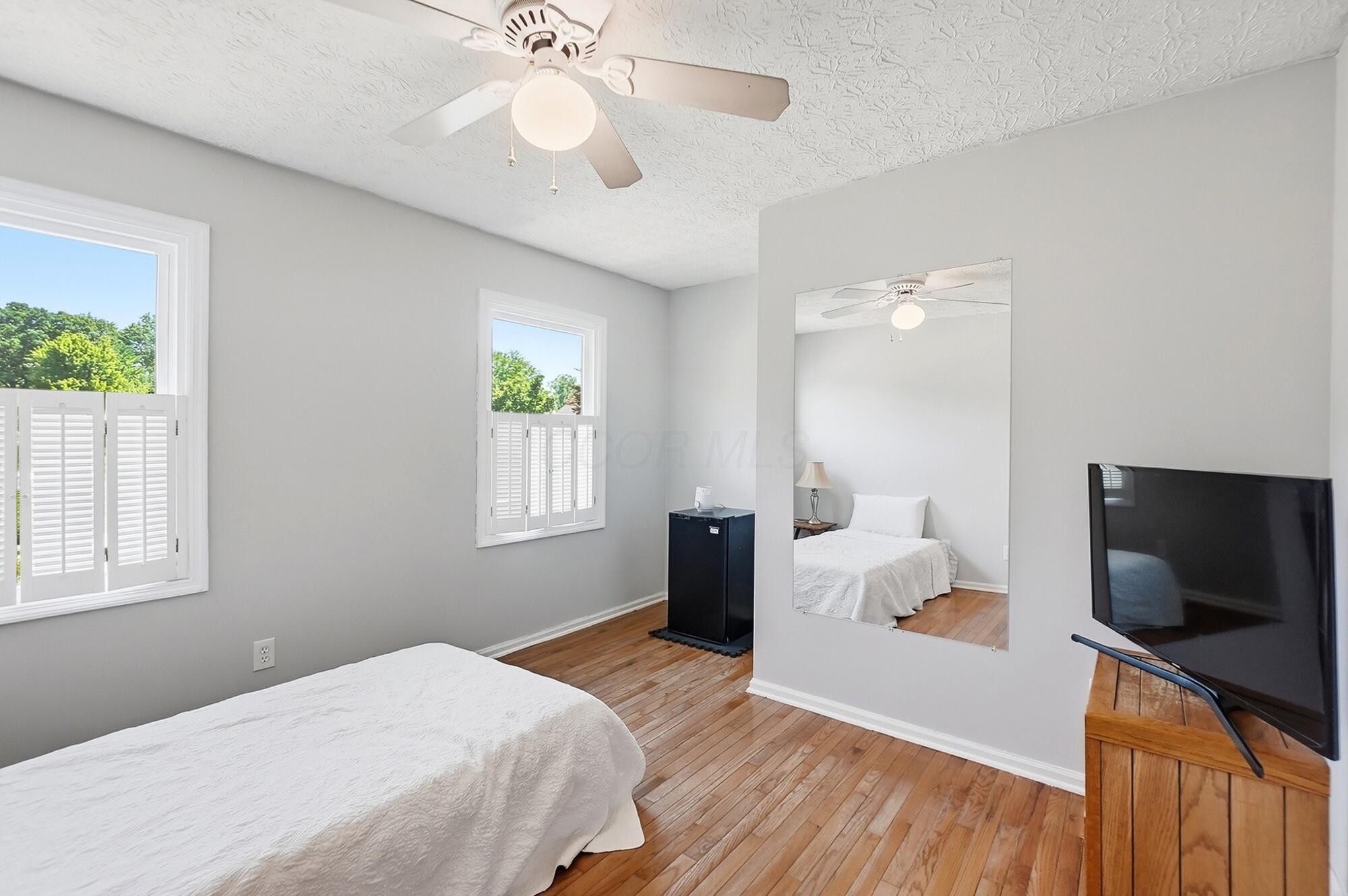 5203 Hickory Grove