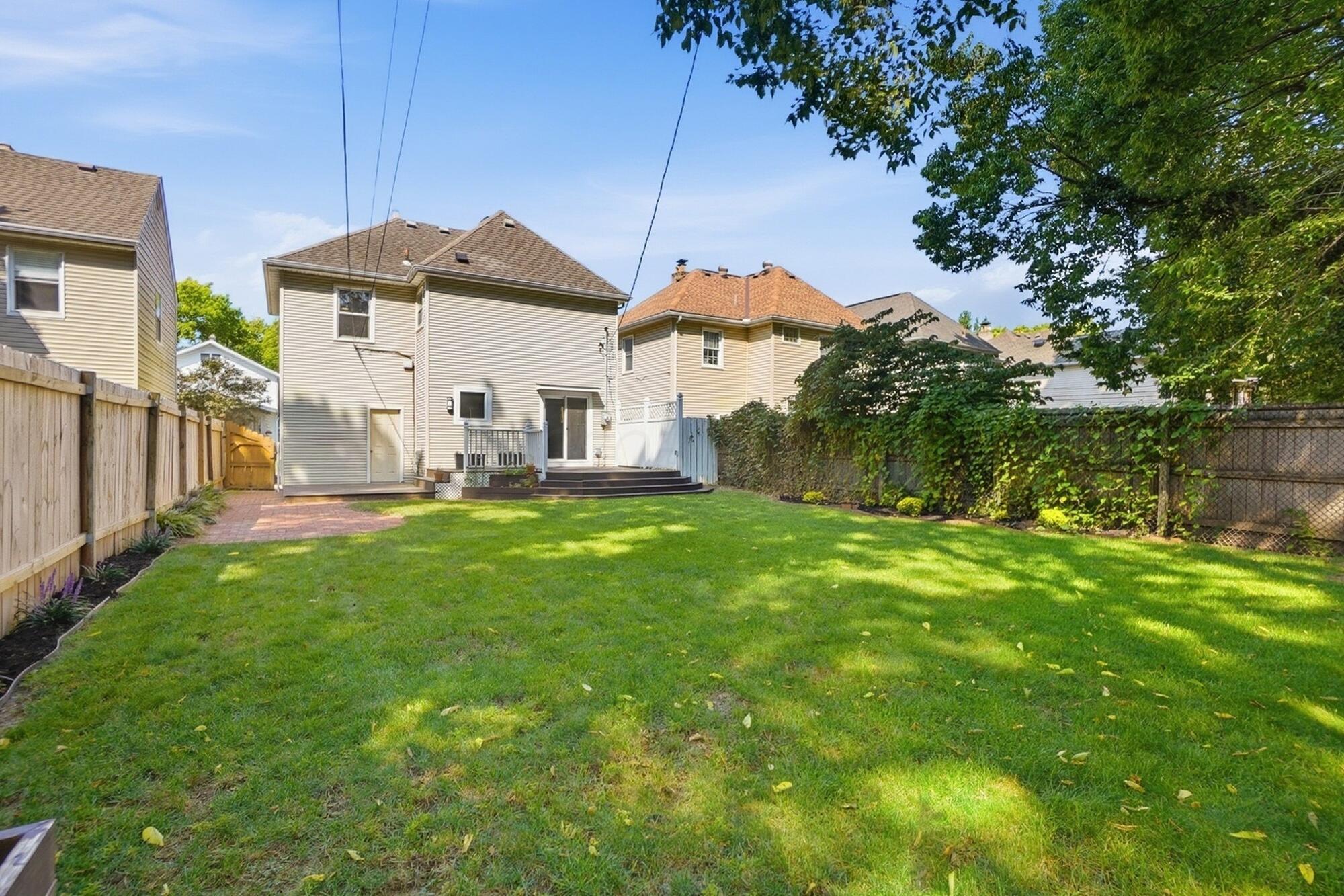 1404 Meadow Road