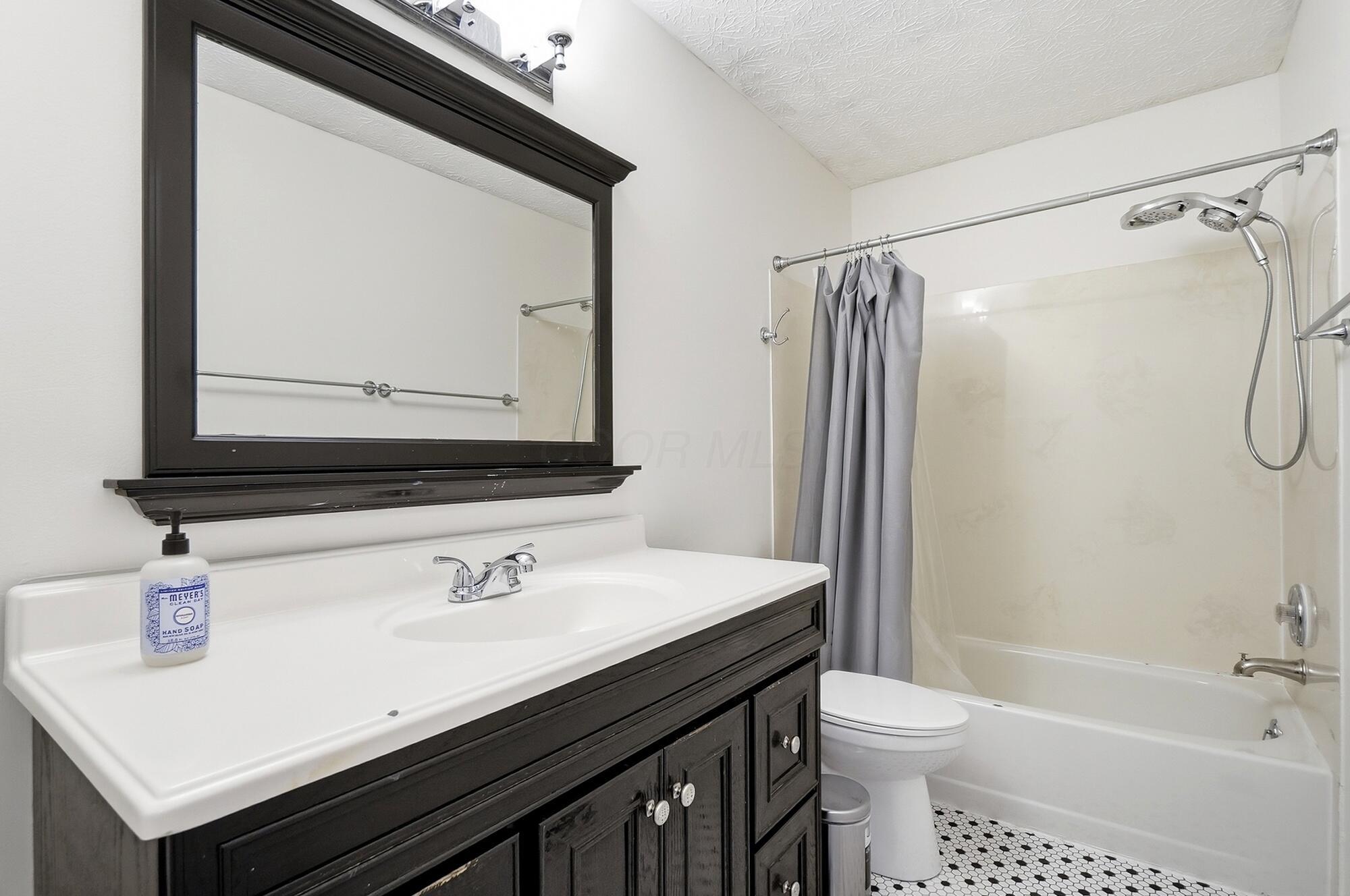 5203 Hickory Grove