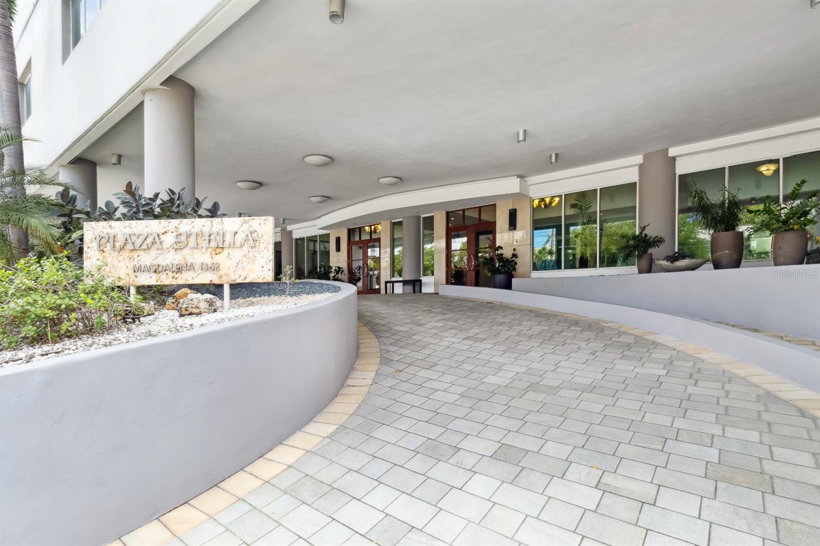 1362 MAGDALENA AVE E #1002