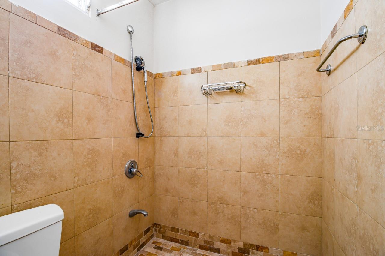 FULL POWER GENERATOR KINGS COURT 80 ST #804